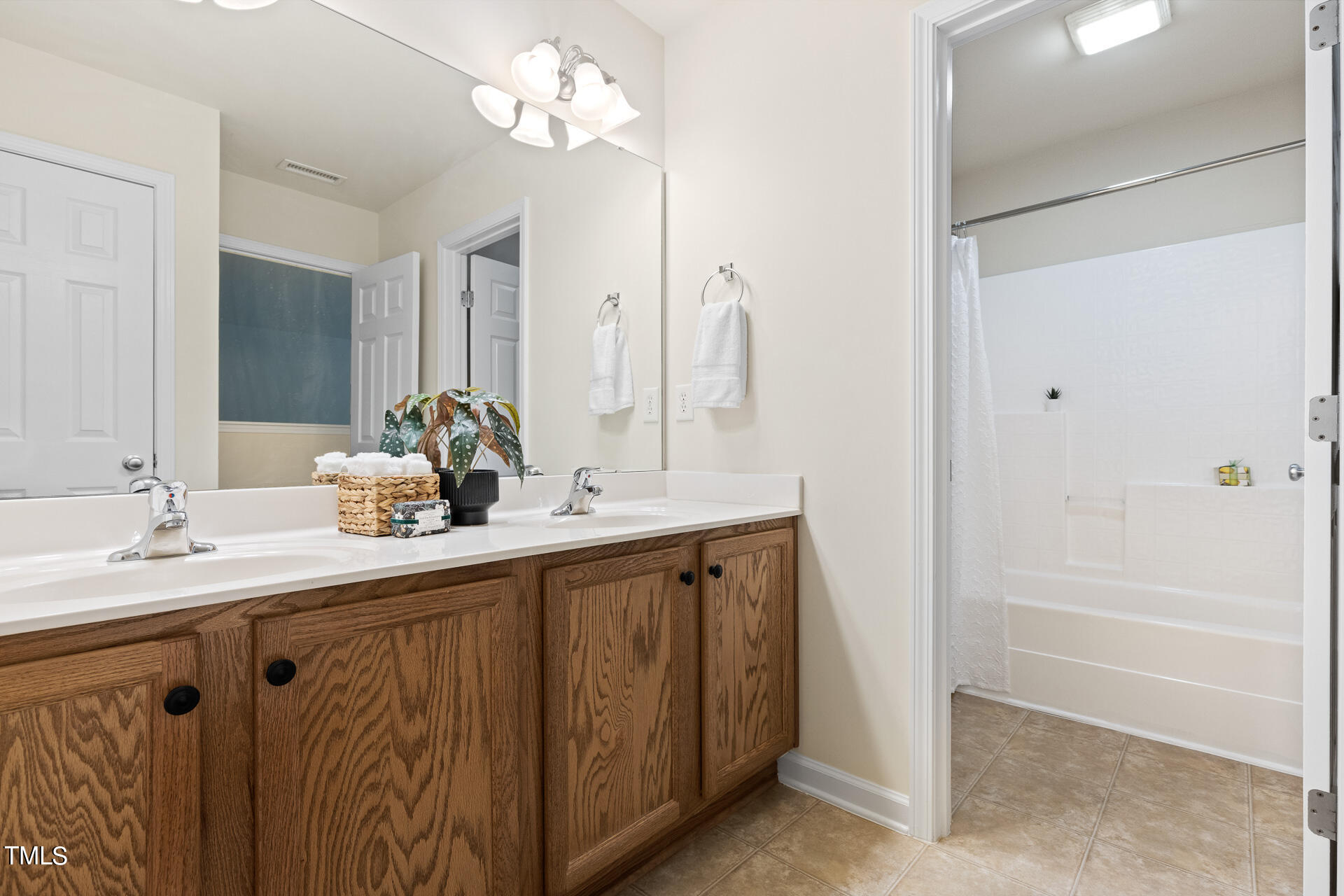 1004 Bartlett Circle