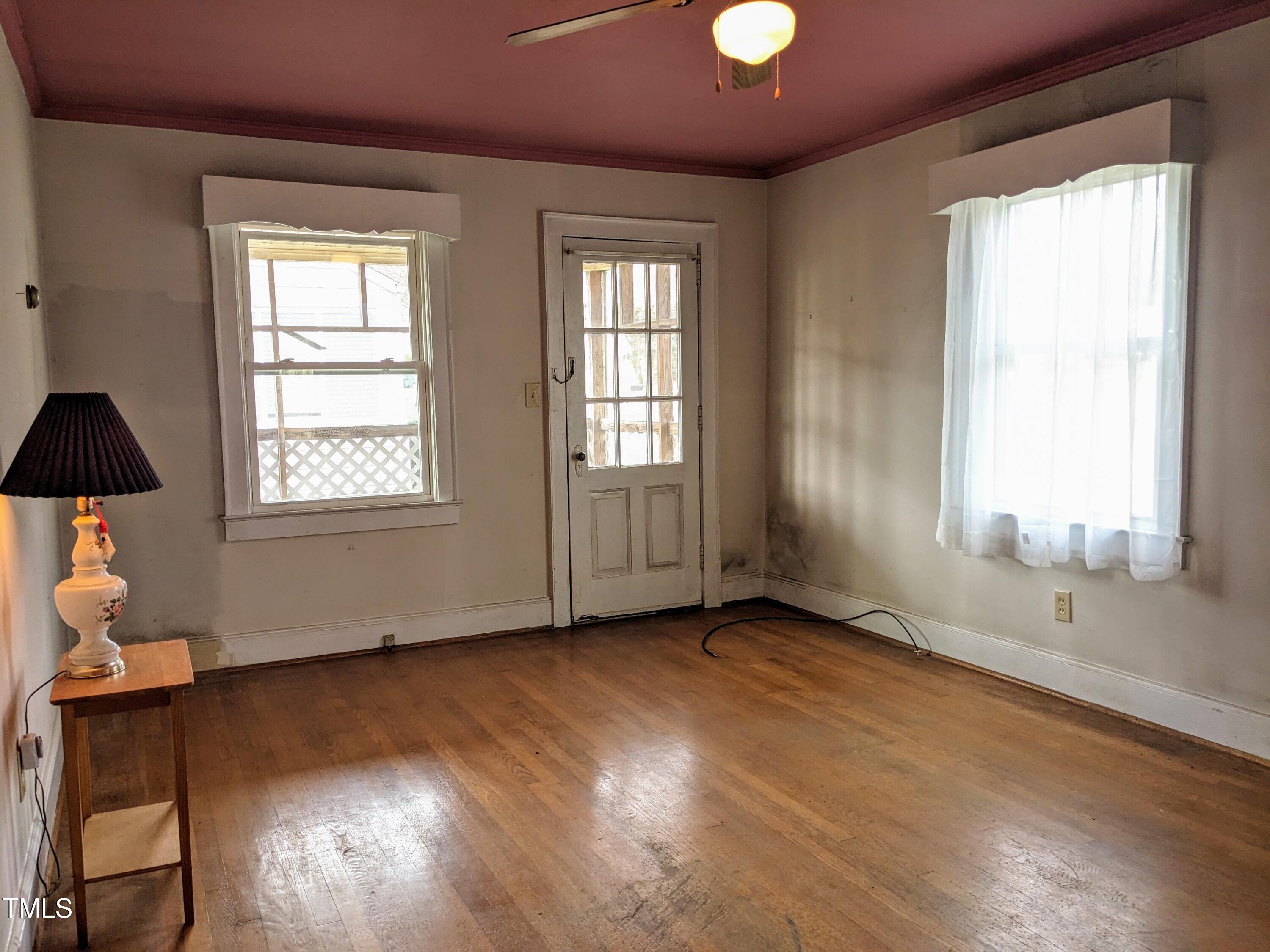 326 W Gilbreath Street