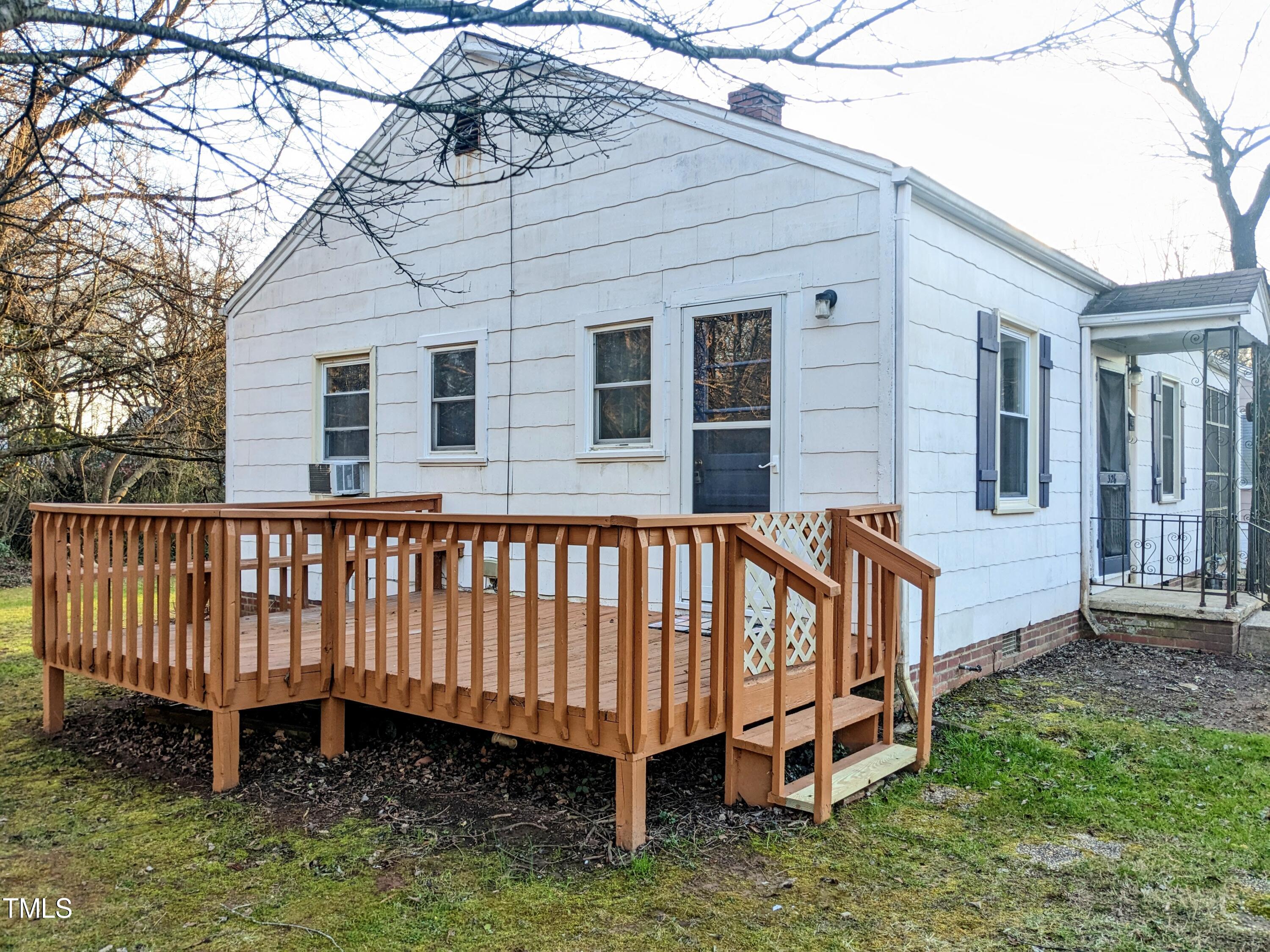 326 W Gilbreath Street