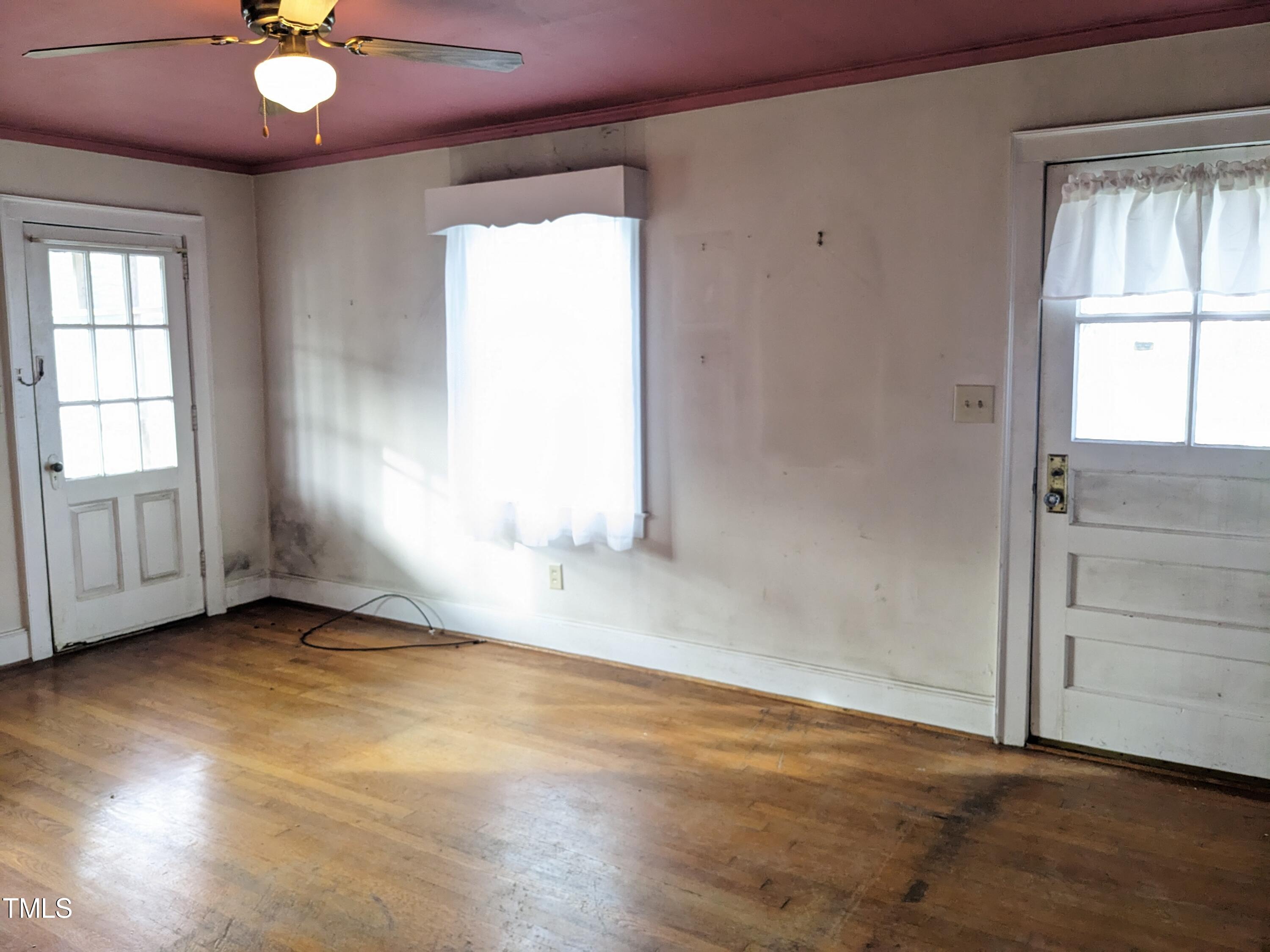 326 W Gilbreath Street