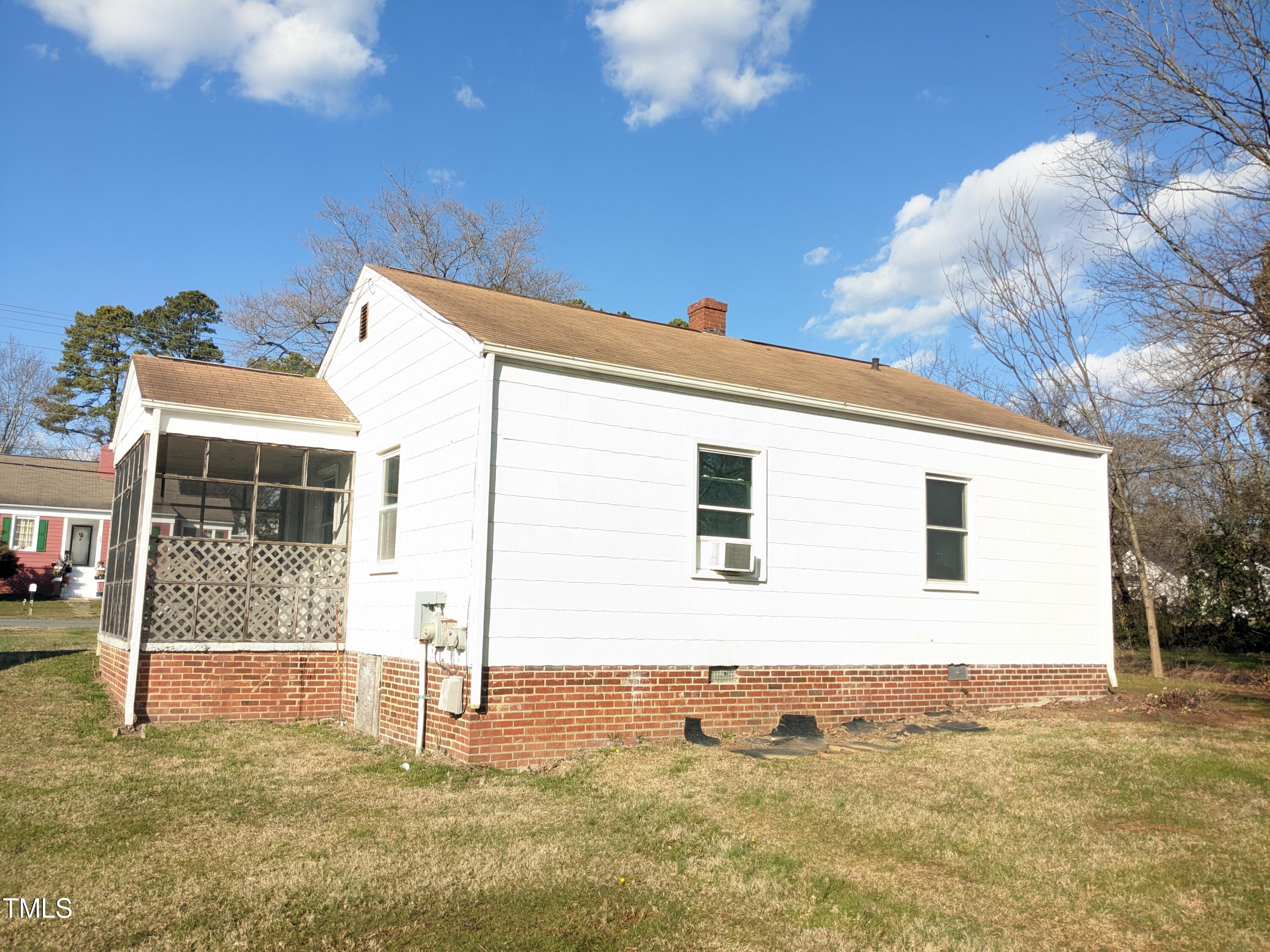 326 W Gilbreath Street