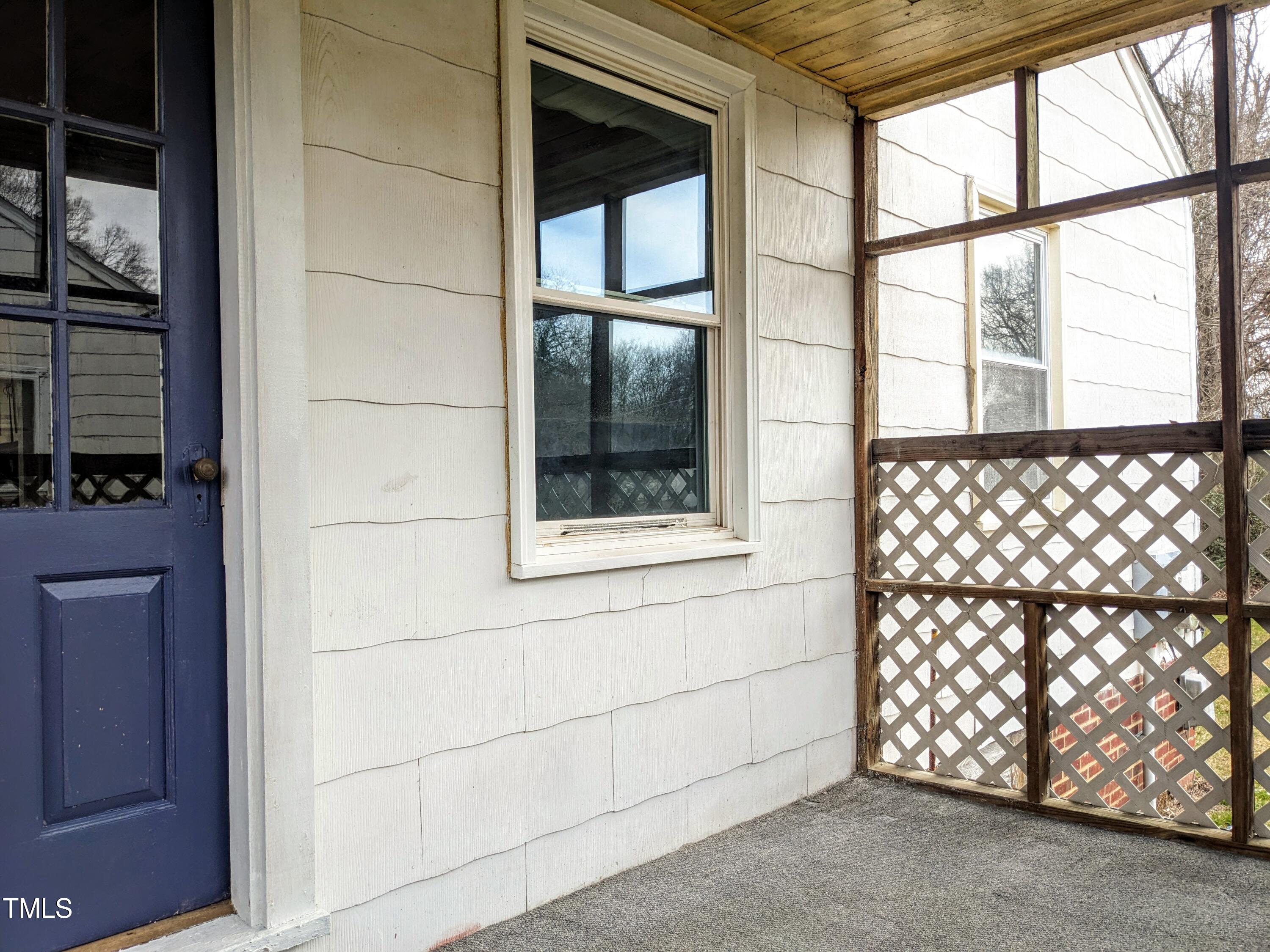 326 W Gilbreath Street