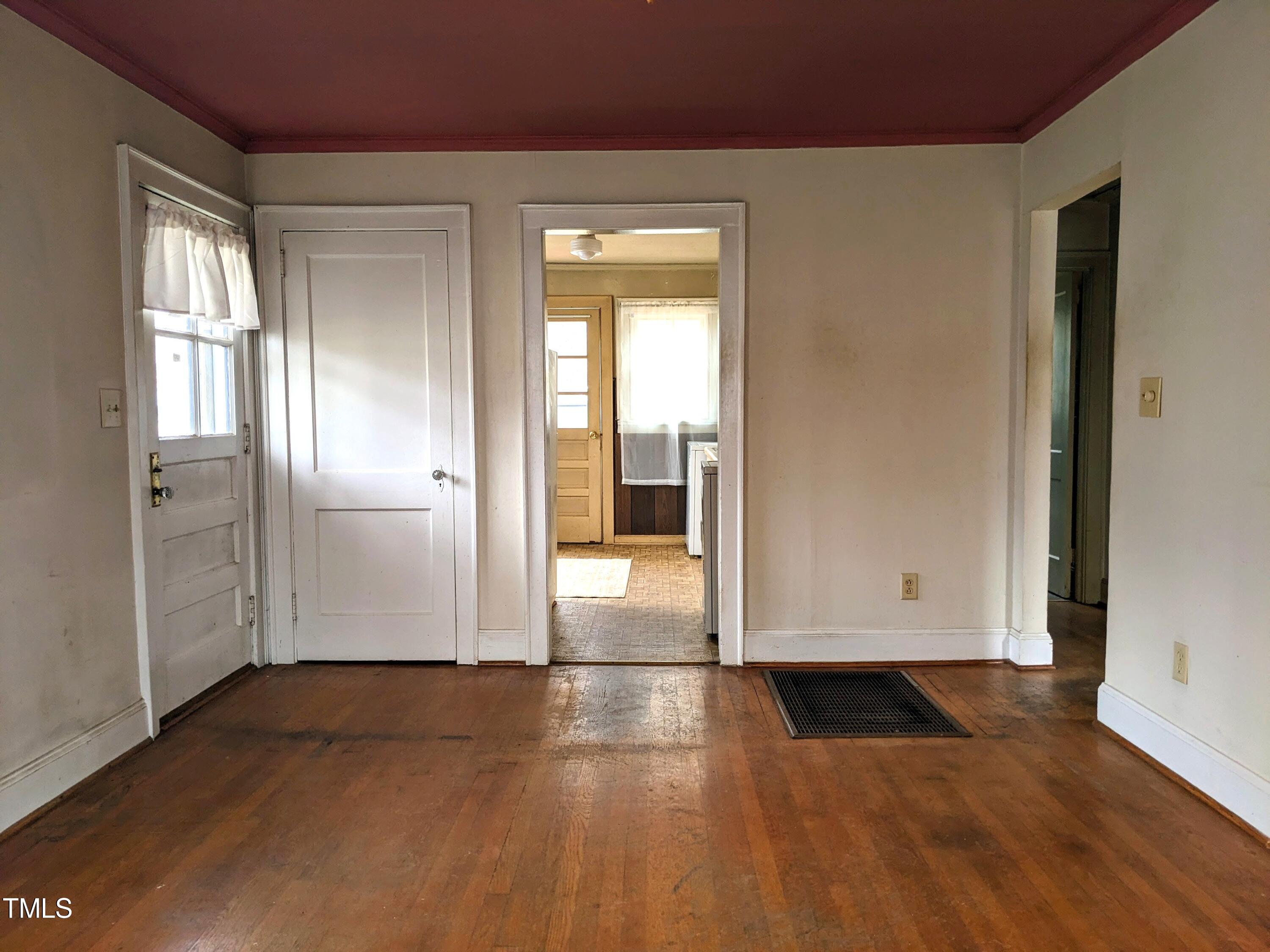 326 W Gilbreath Street