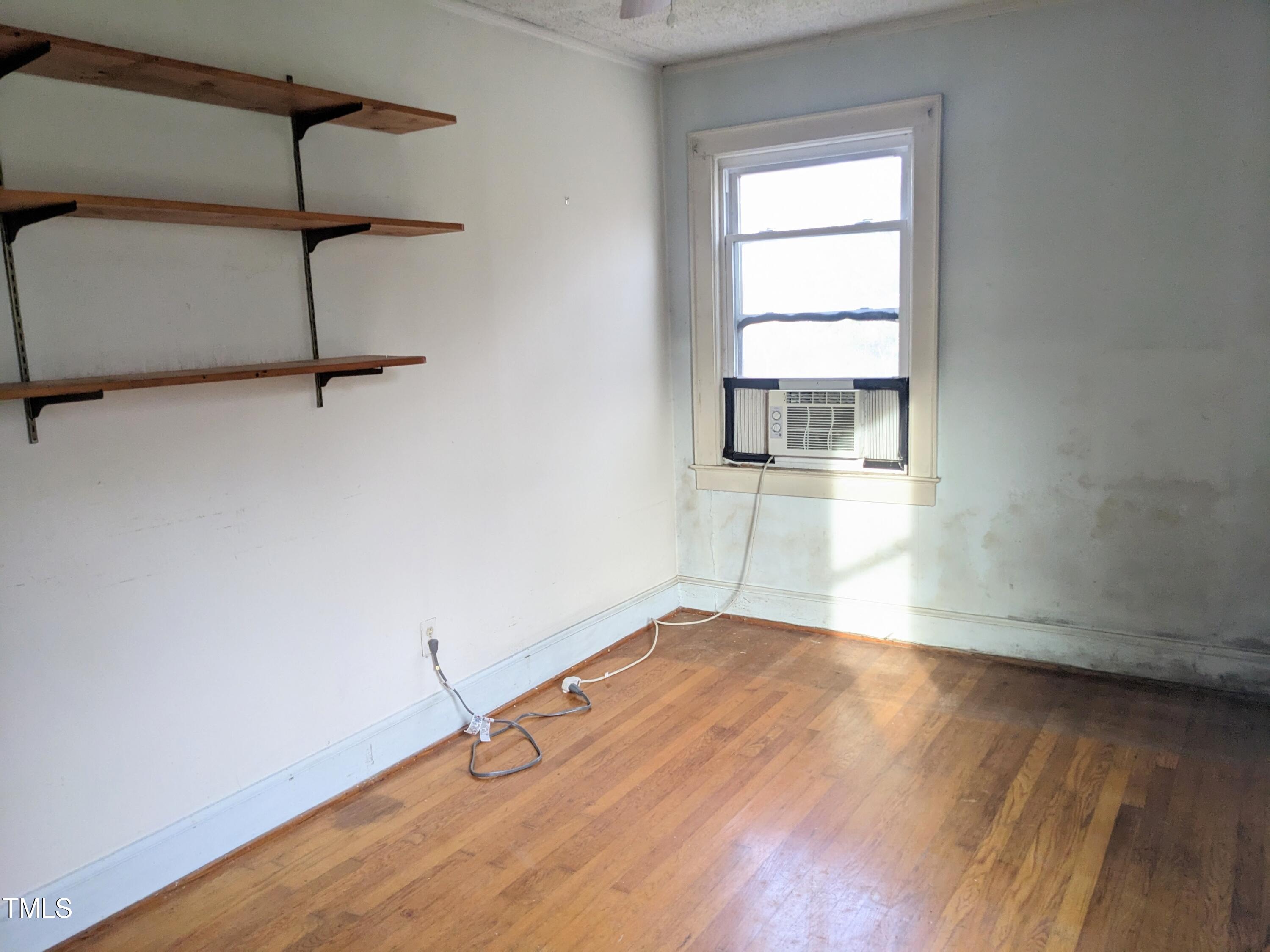 326 W Gilbreath Street