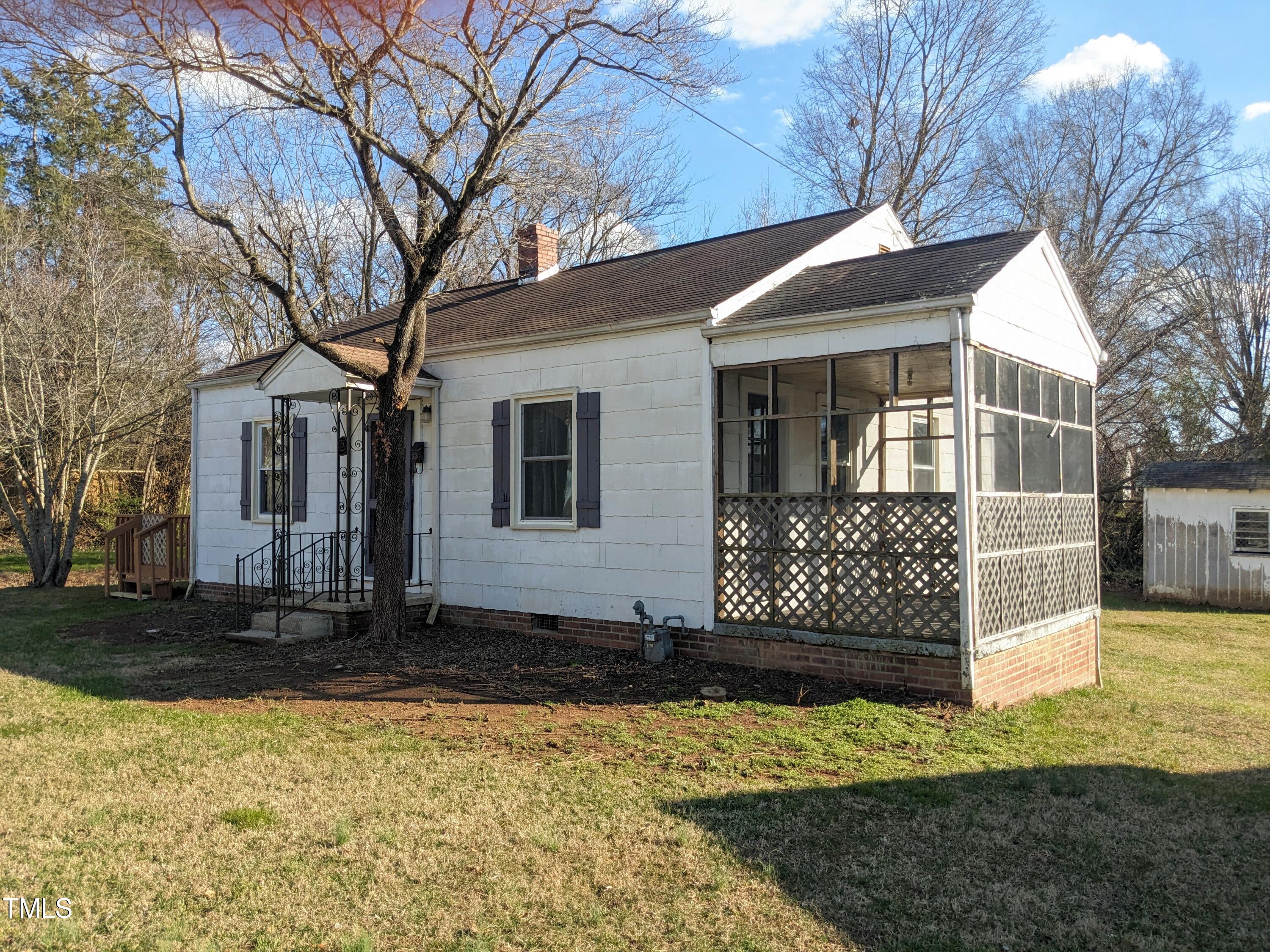 326 W Gilbreath Street