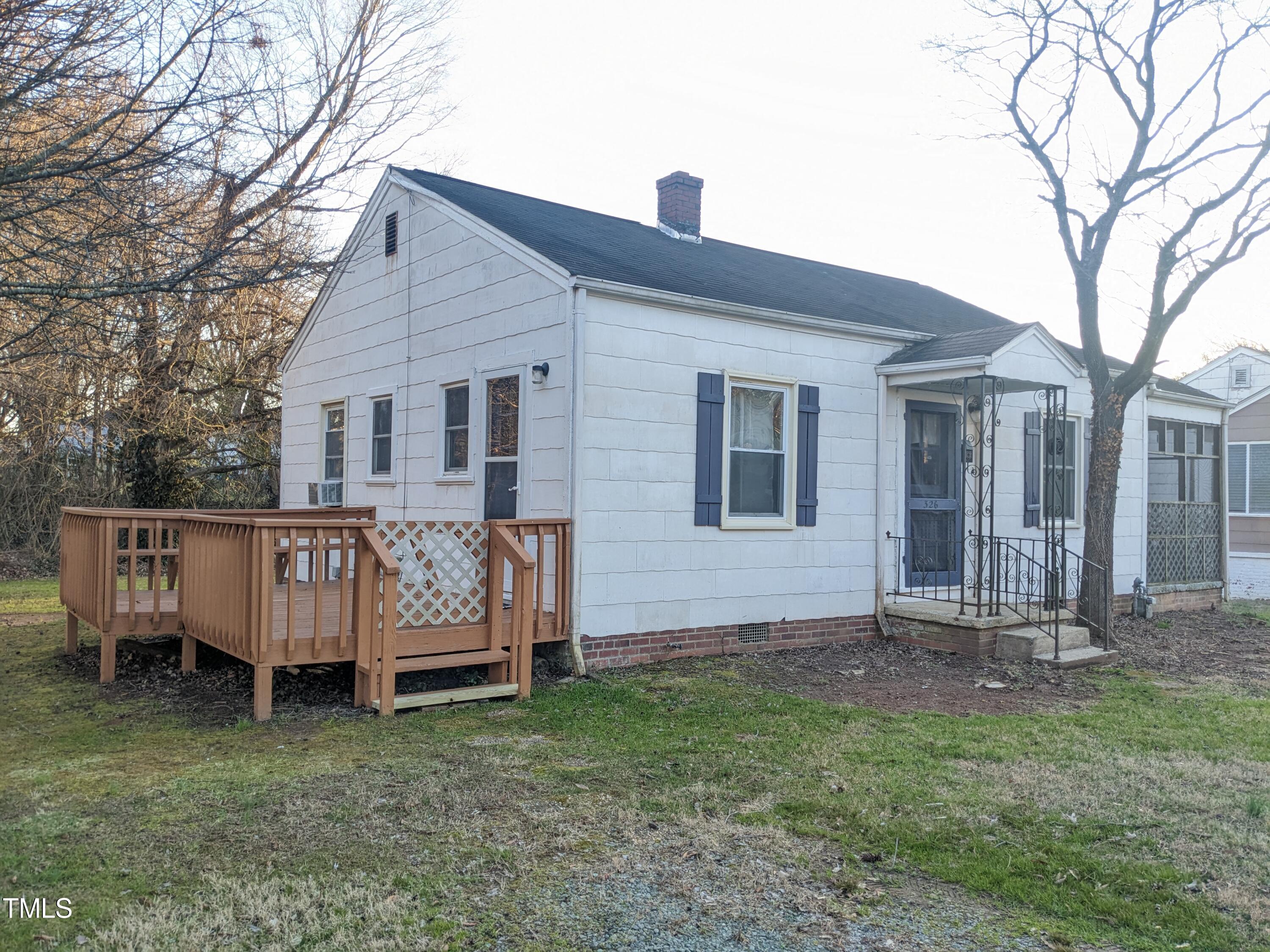 326 W Gilbreath Street