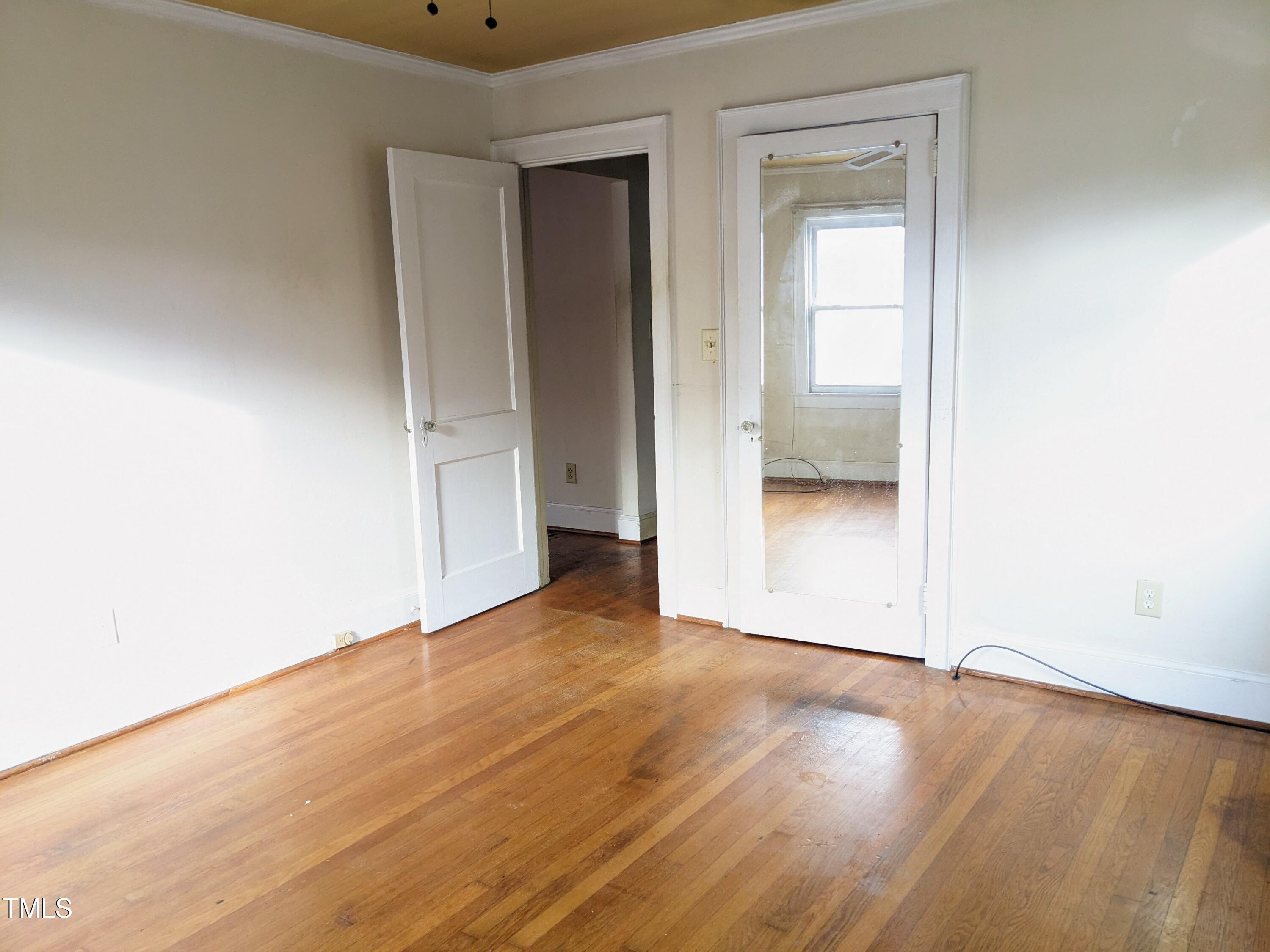 326 W Gilbreath Street