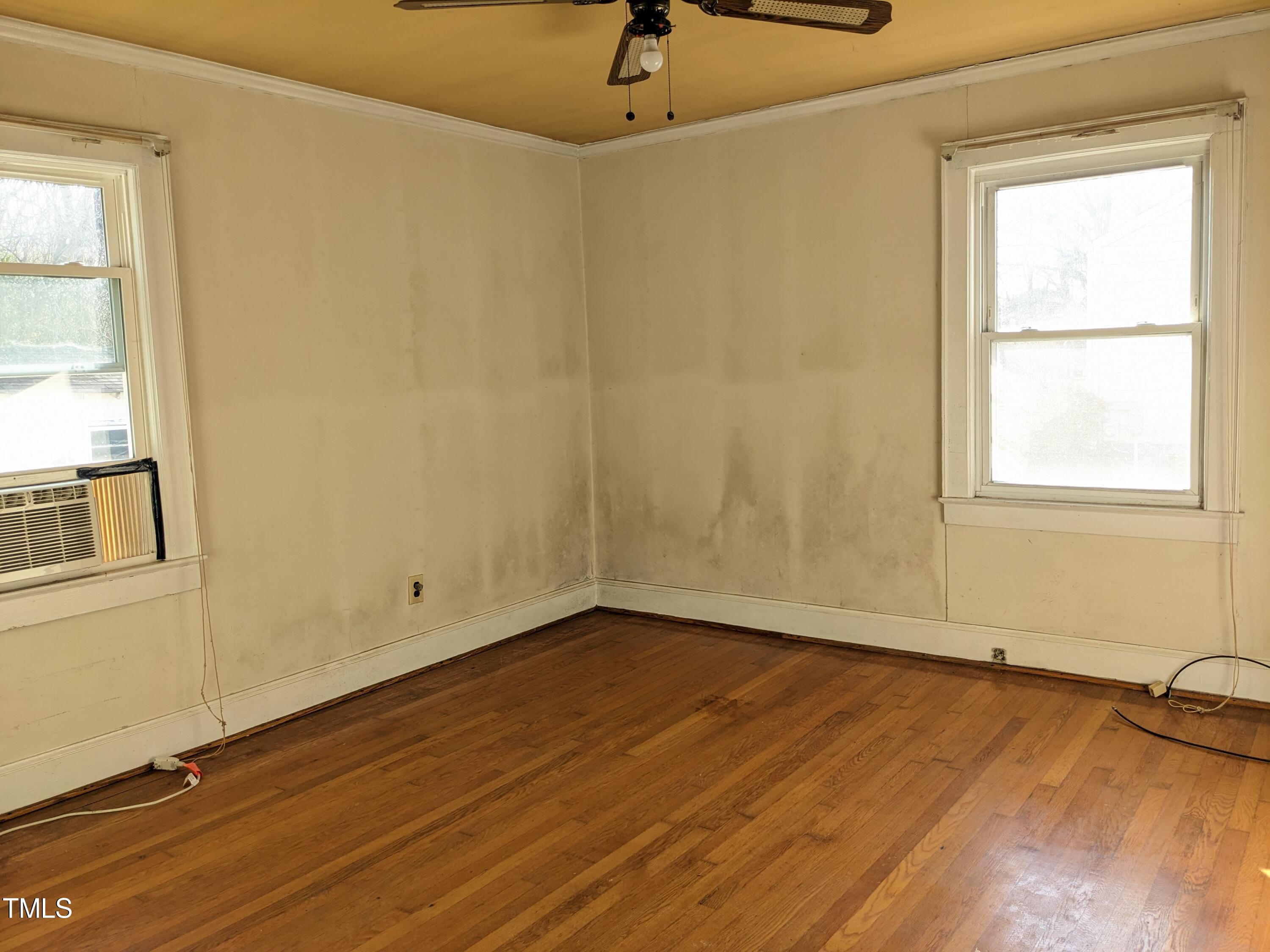 326 W Gilbreath Street