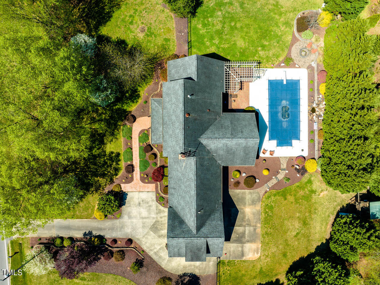 3907 W Ten Road