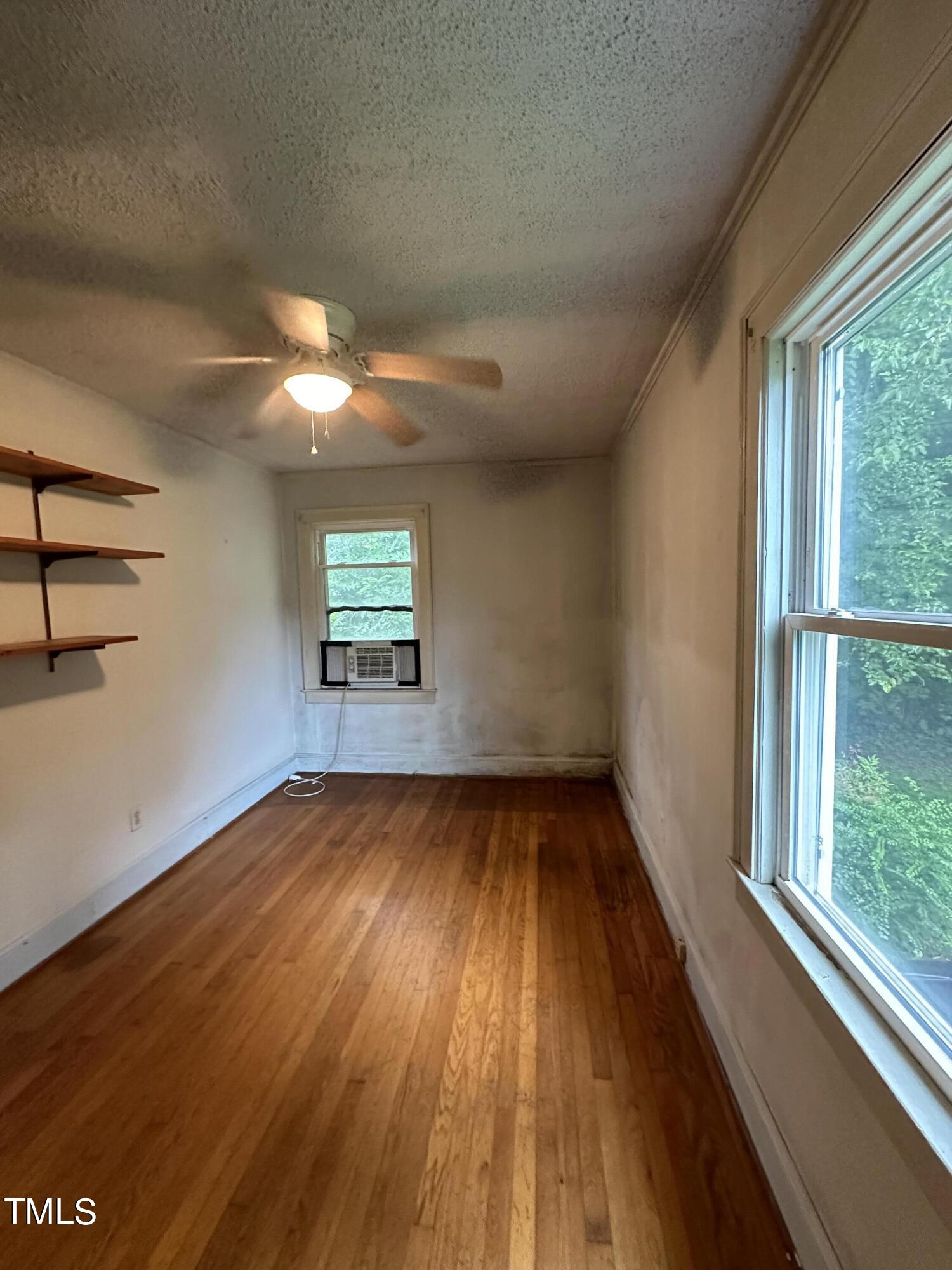 326 W Gilbreath Street