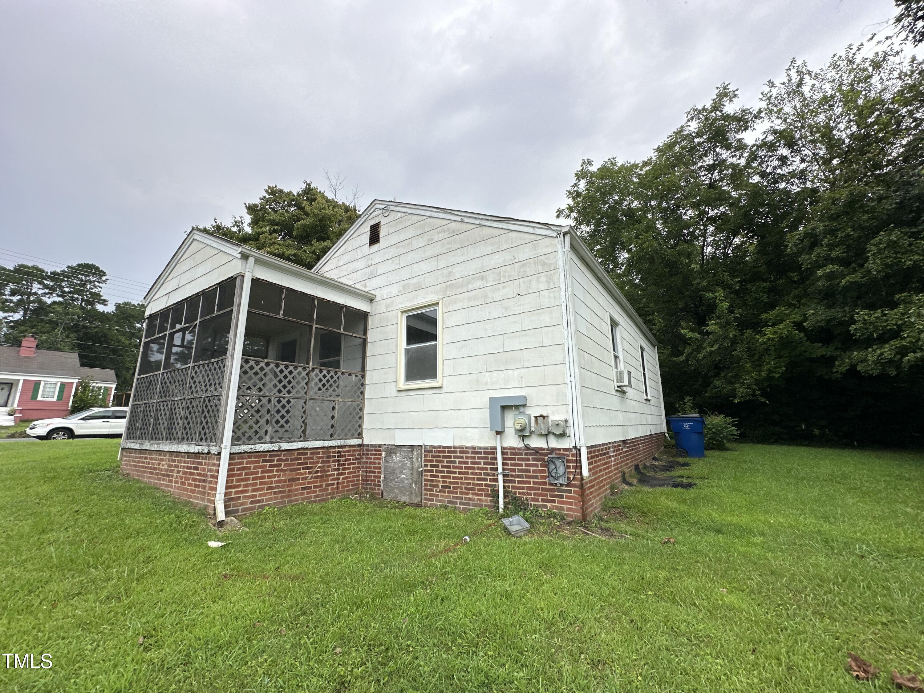 326 W Gilbreath Street