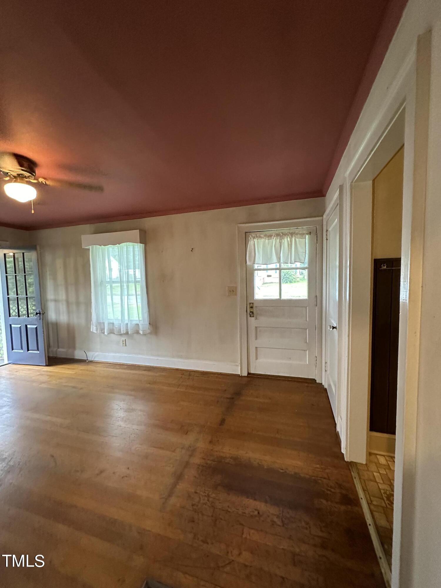 326 W Gilbreath Street