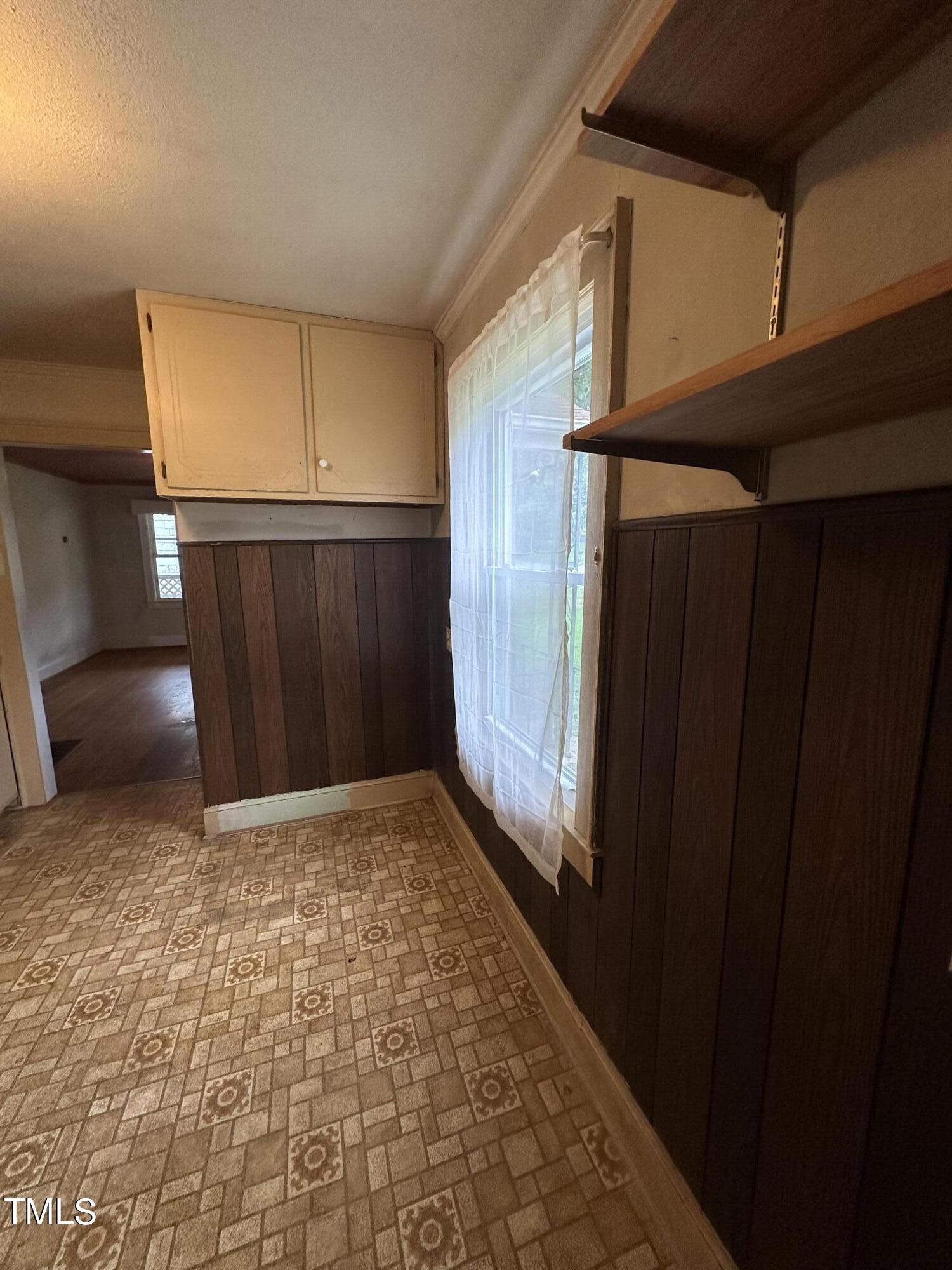 326 W Gilbreath Street