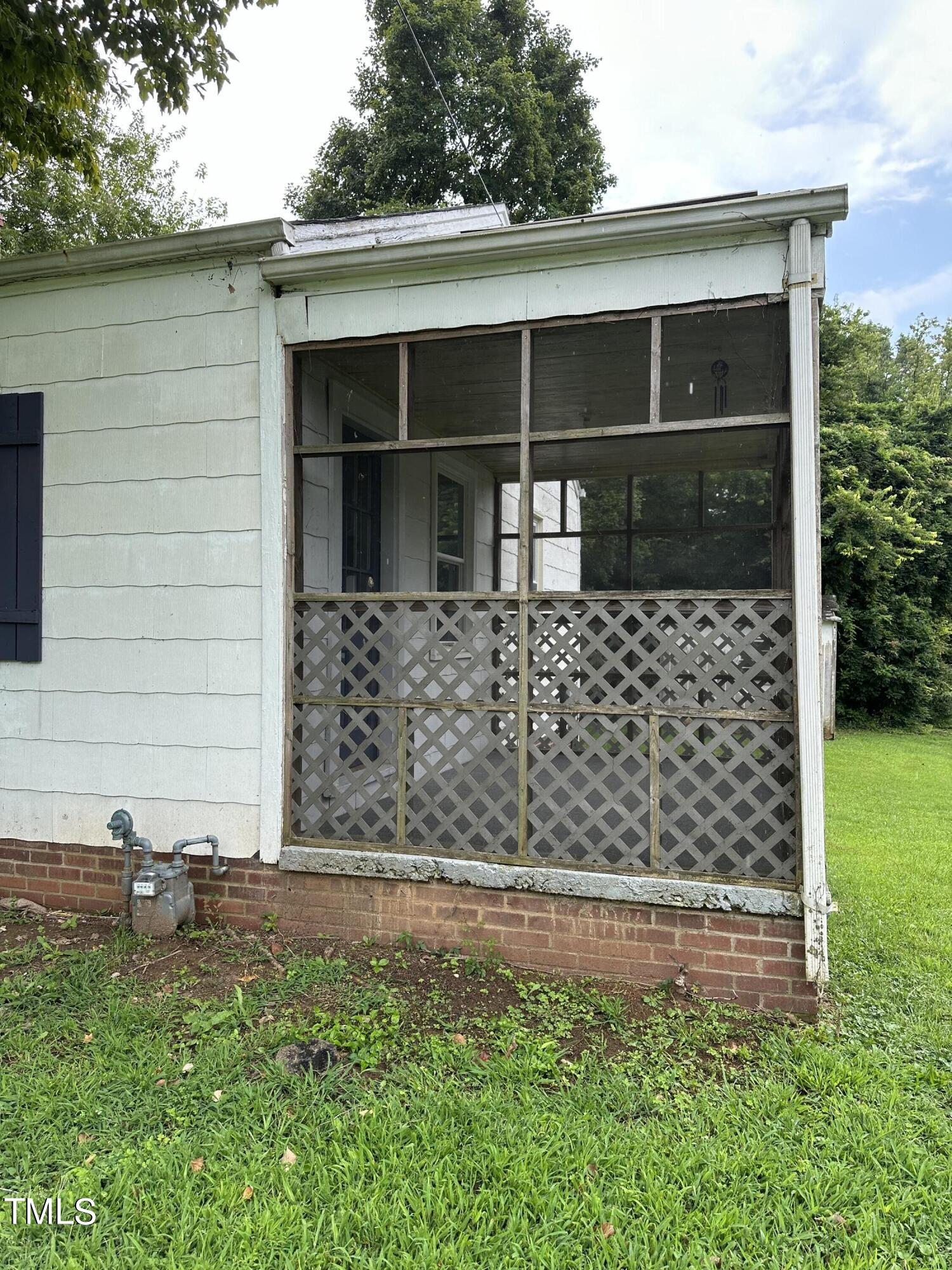 326 W Gilbreath Street