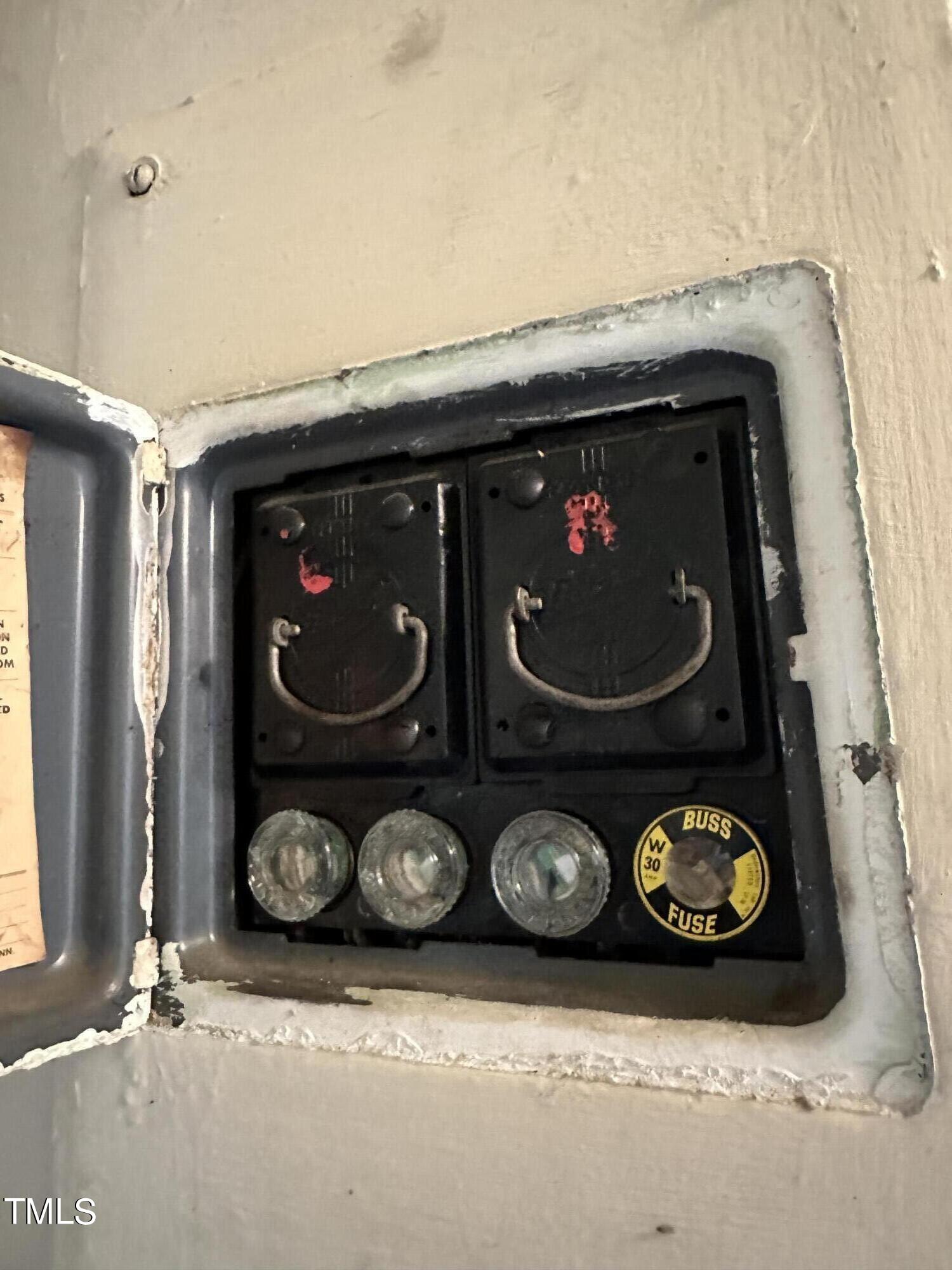 326 W Gilbreath Street