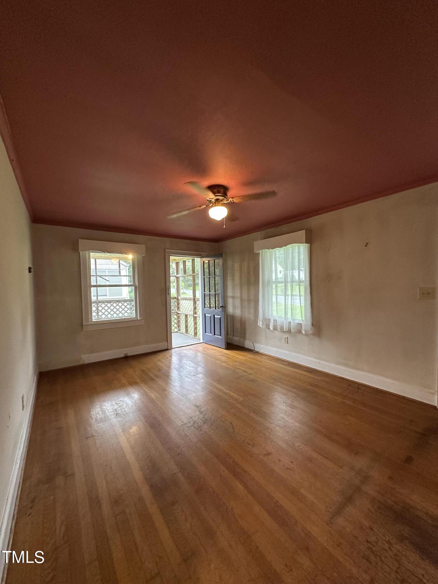 326 W Gilbreath Street