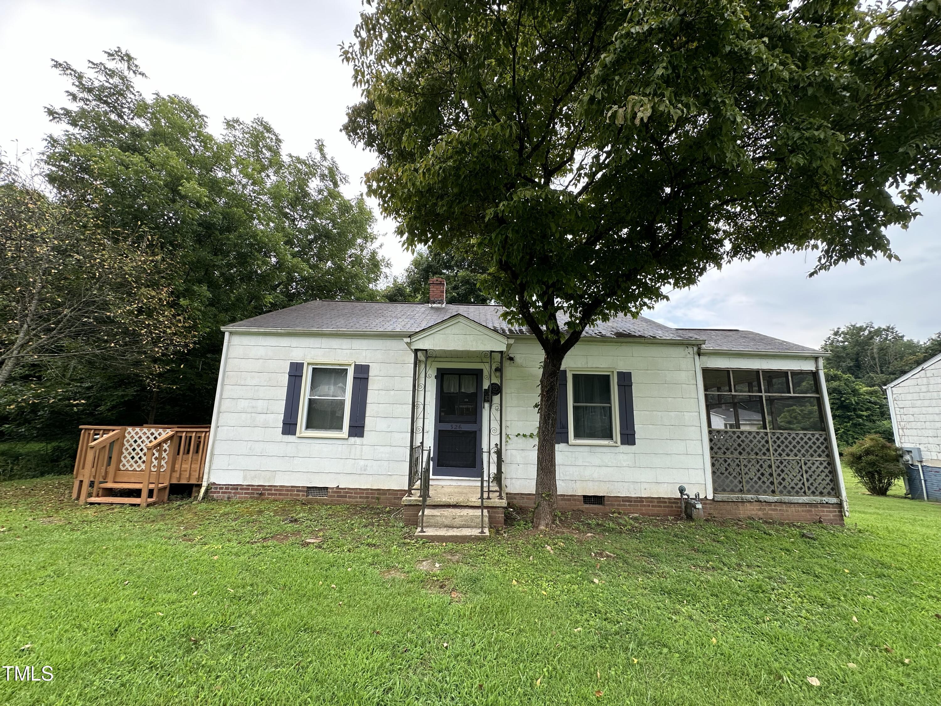 326 W Gilbreath Street