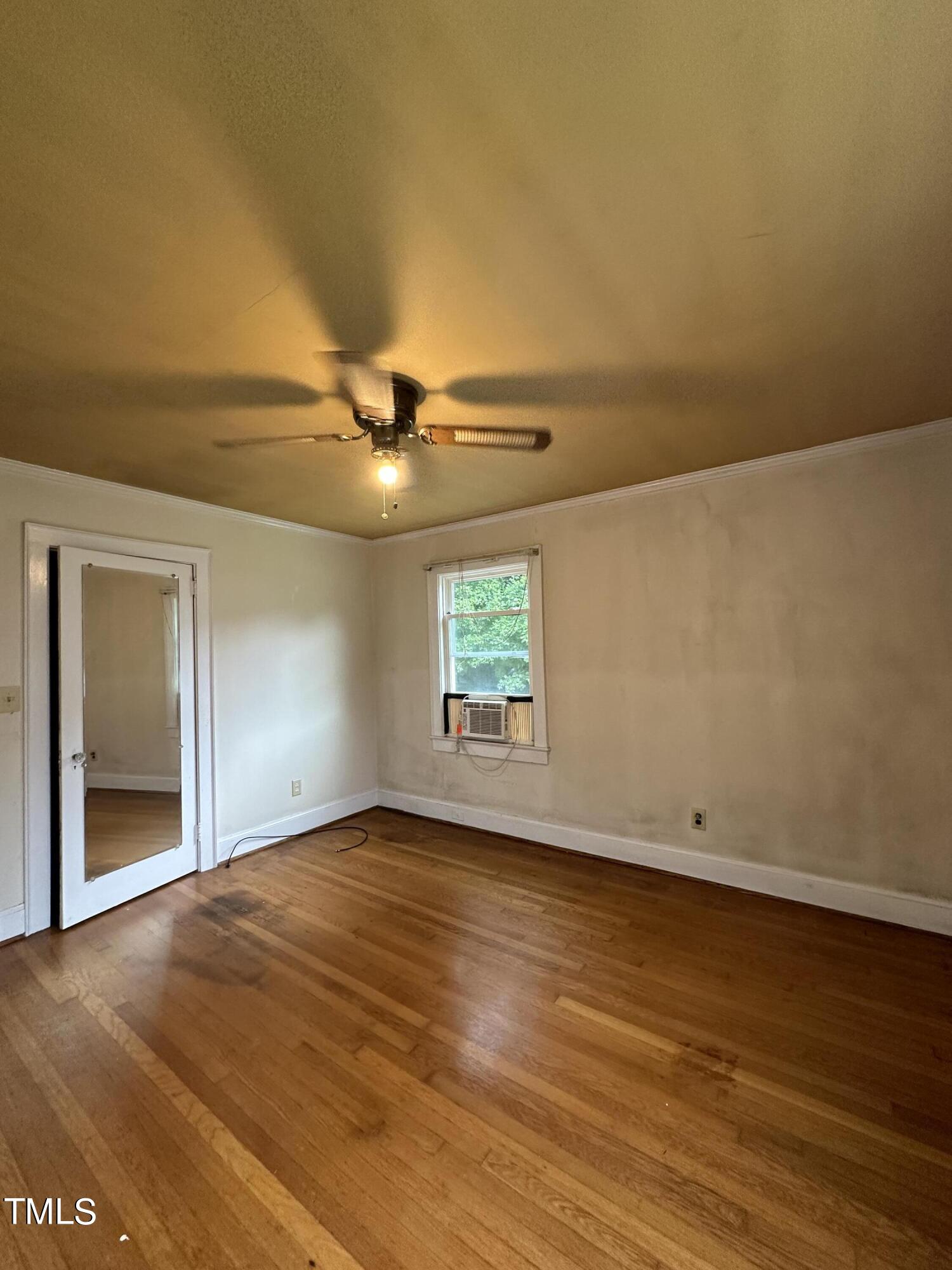 326 W Gilbreath Street