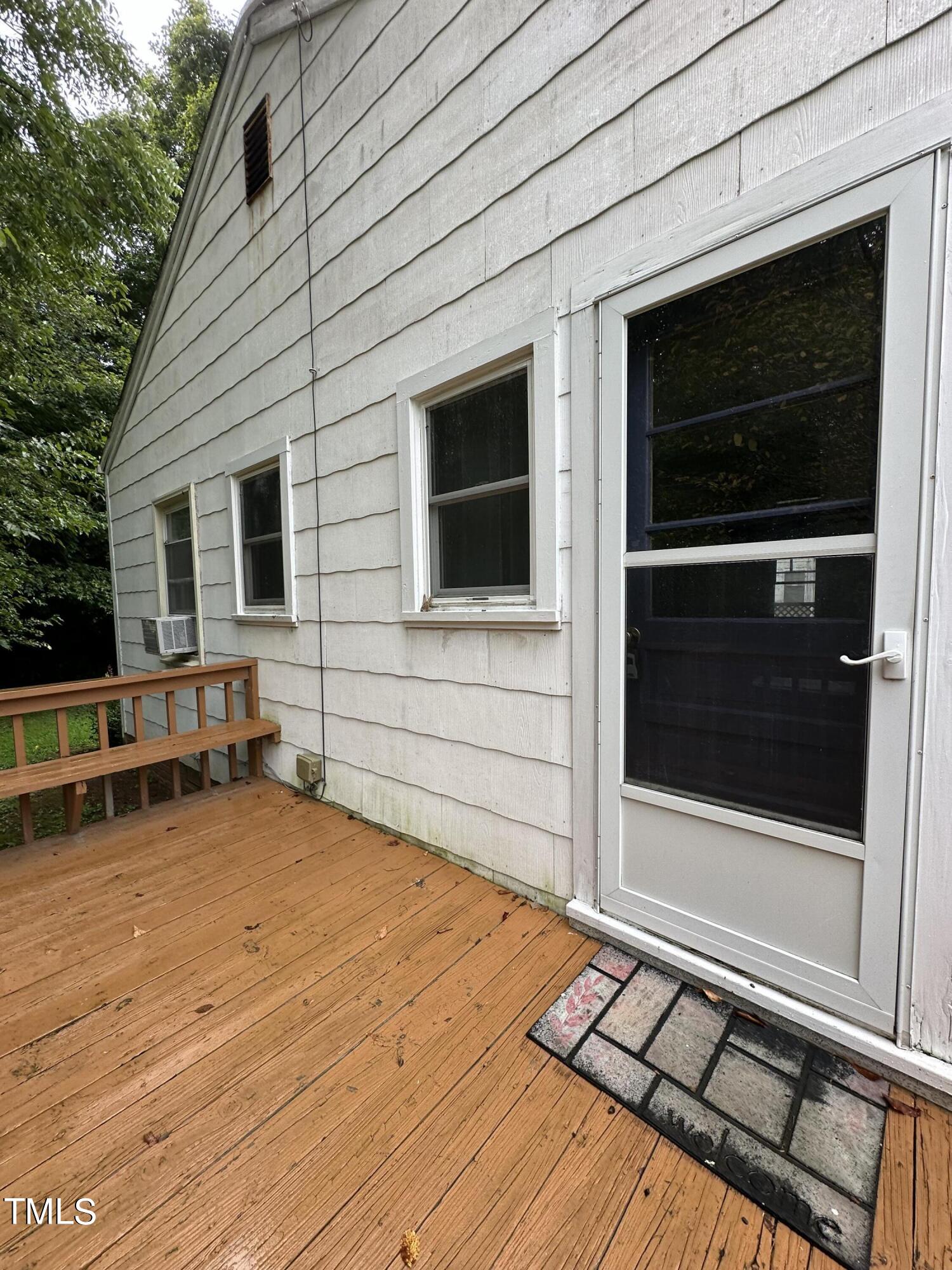 326 W Gilbreath Street