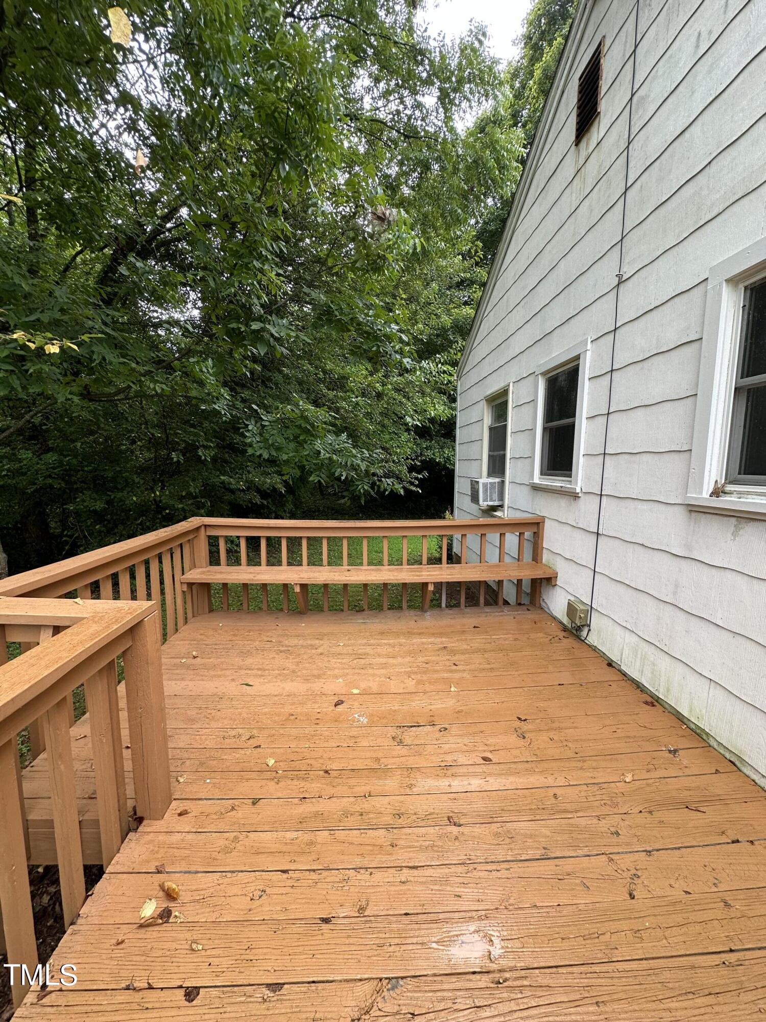 326 W Gilbreath Street