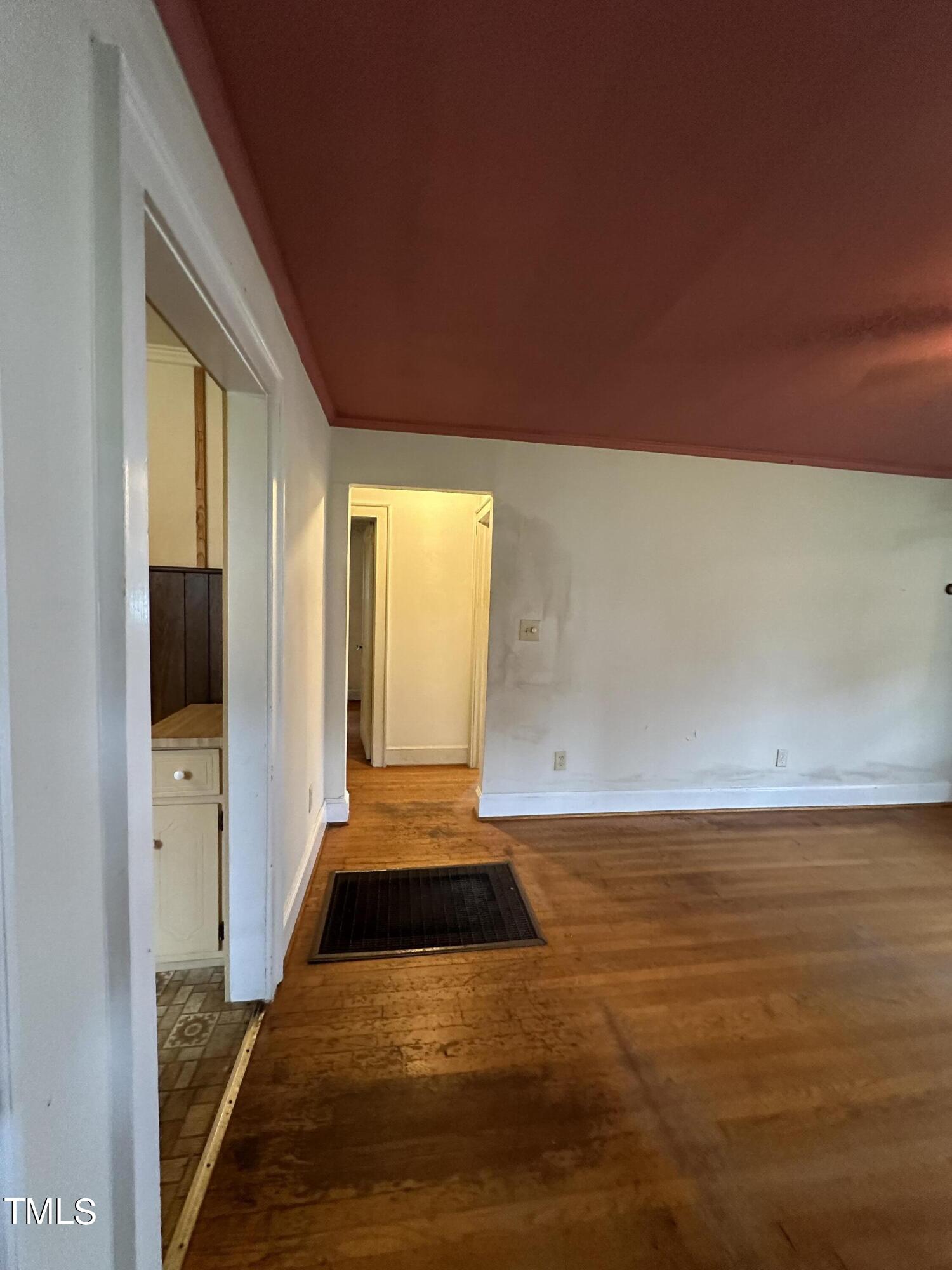 326 W Gilbreath Street