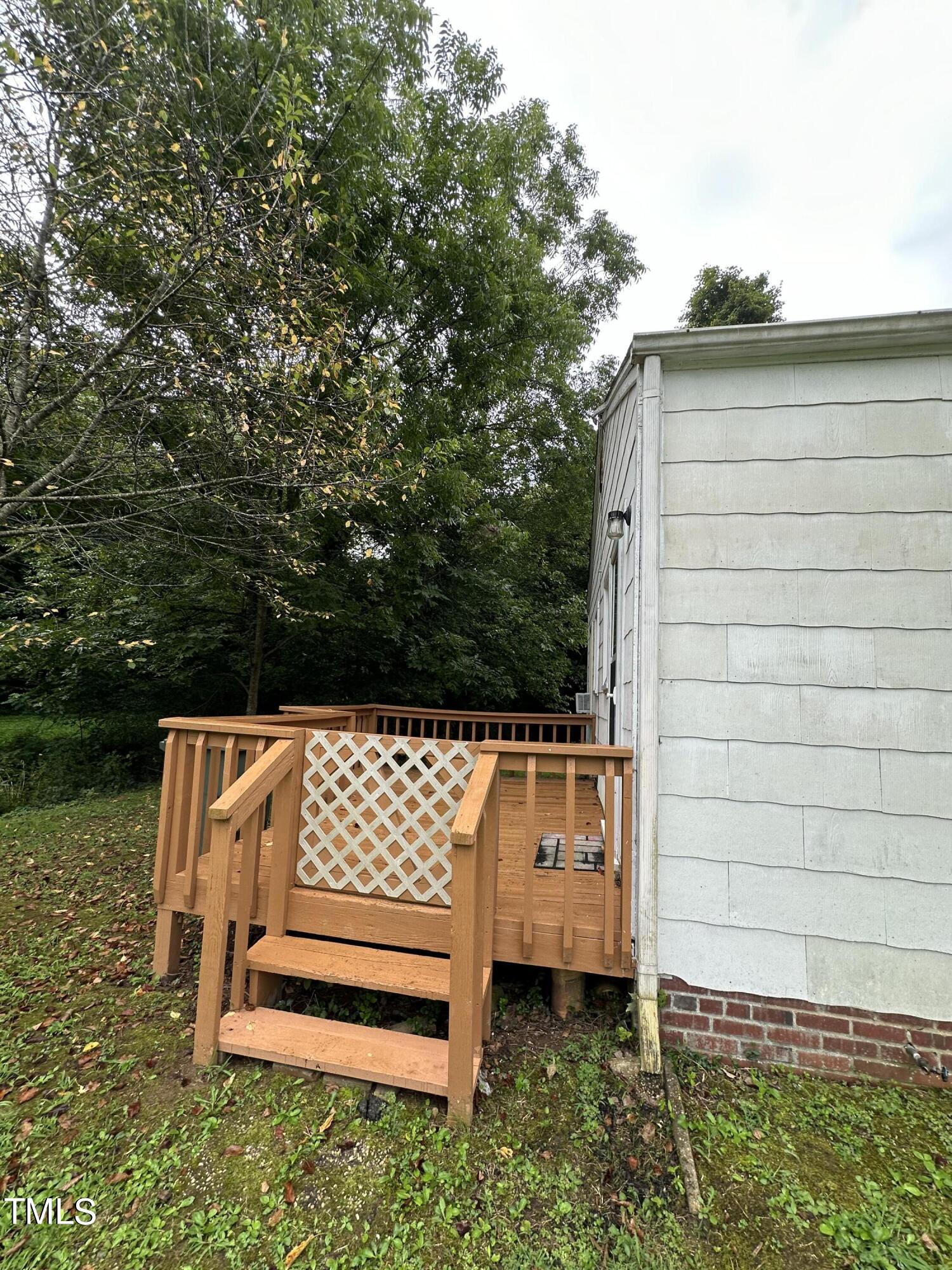 326 W Gilbreath Street