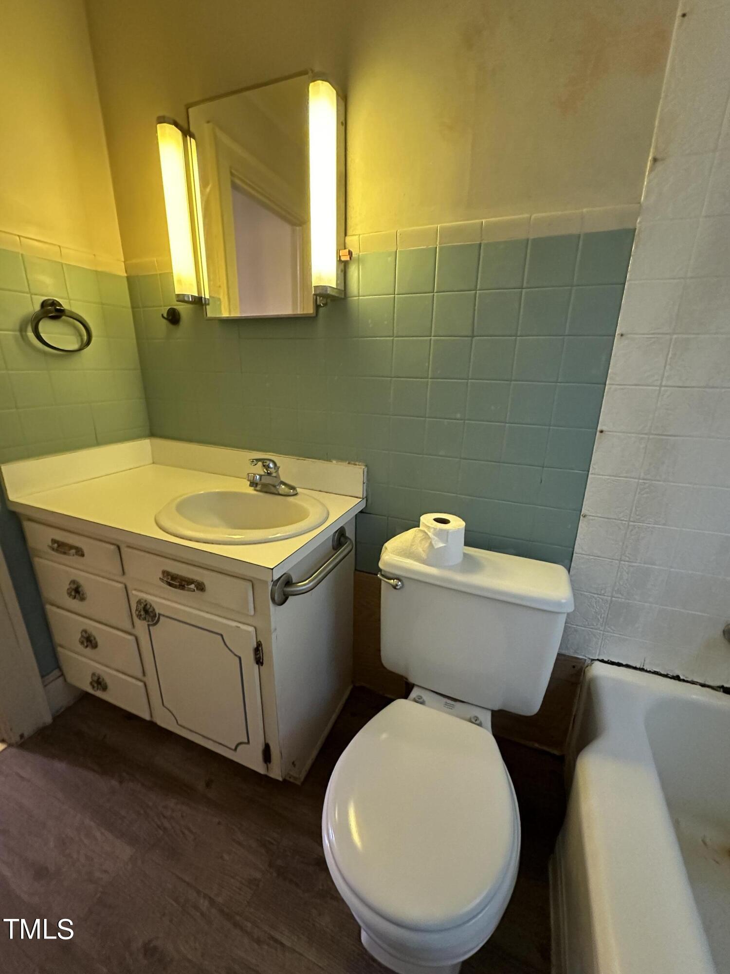 326 W Gilbreath Street