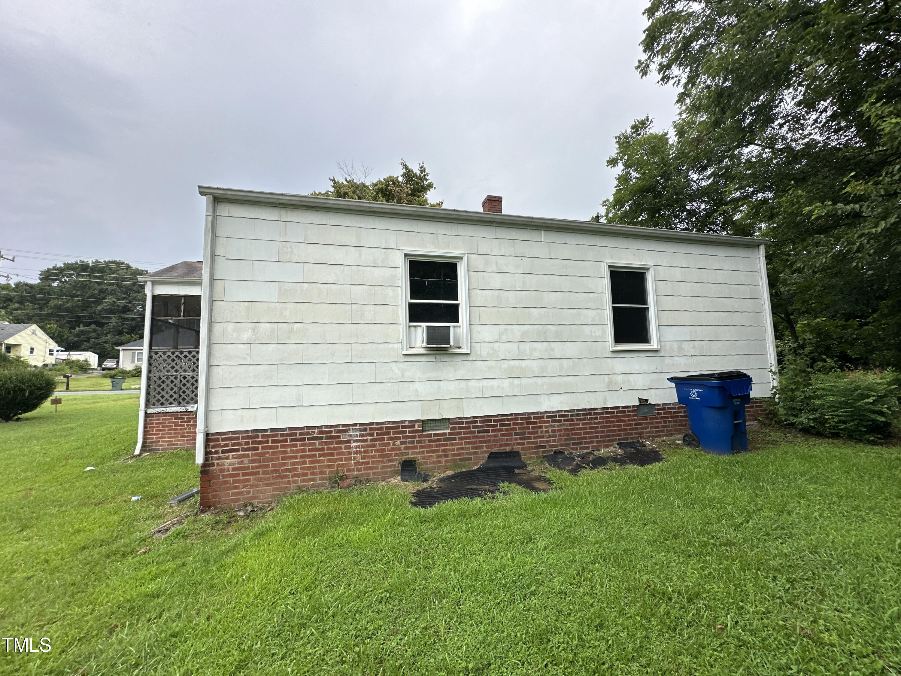 326 W Gilbreath Street