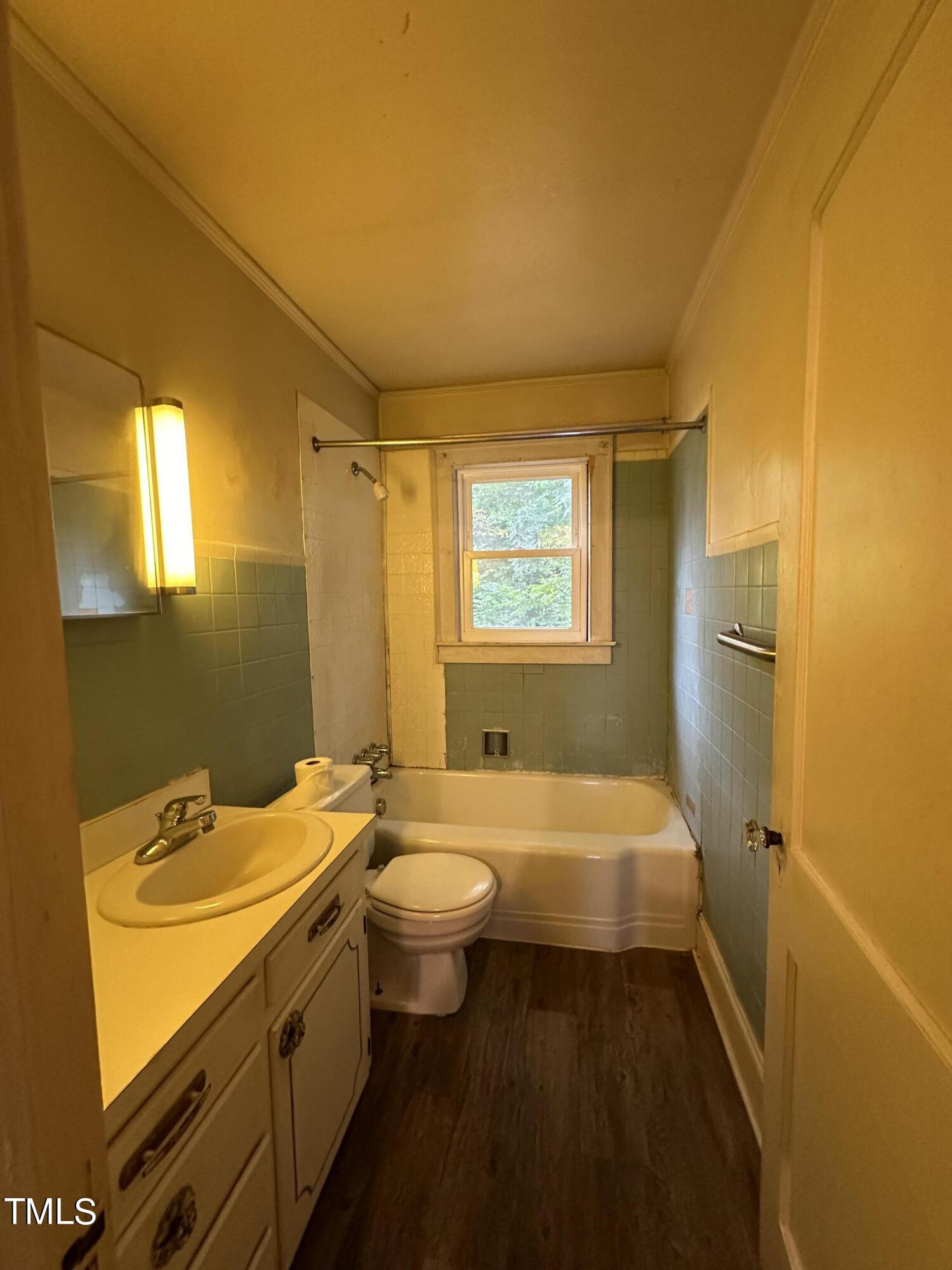 326 W Gilbreath Street