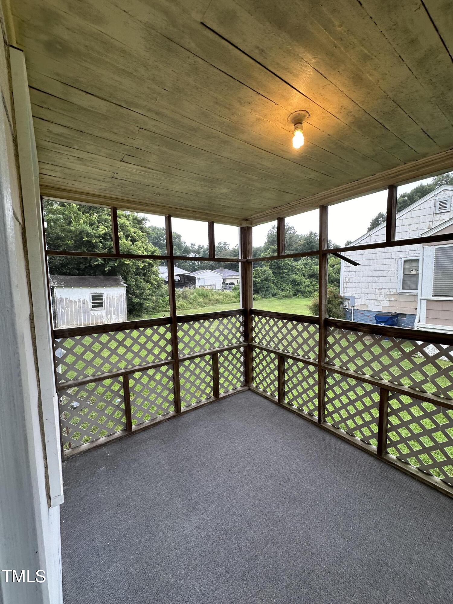 326 W Gilbreath Street