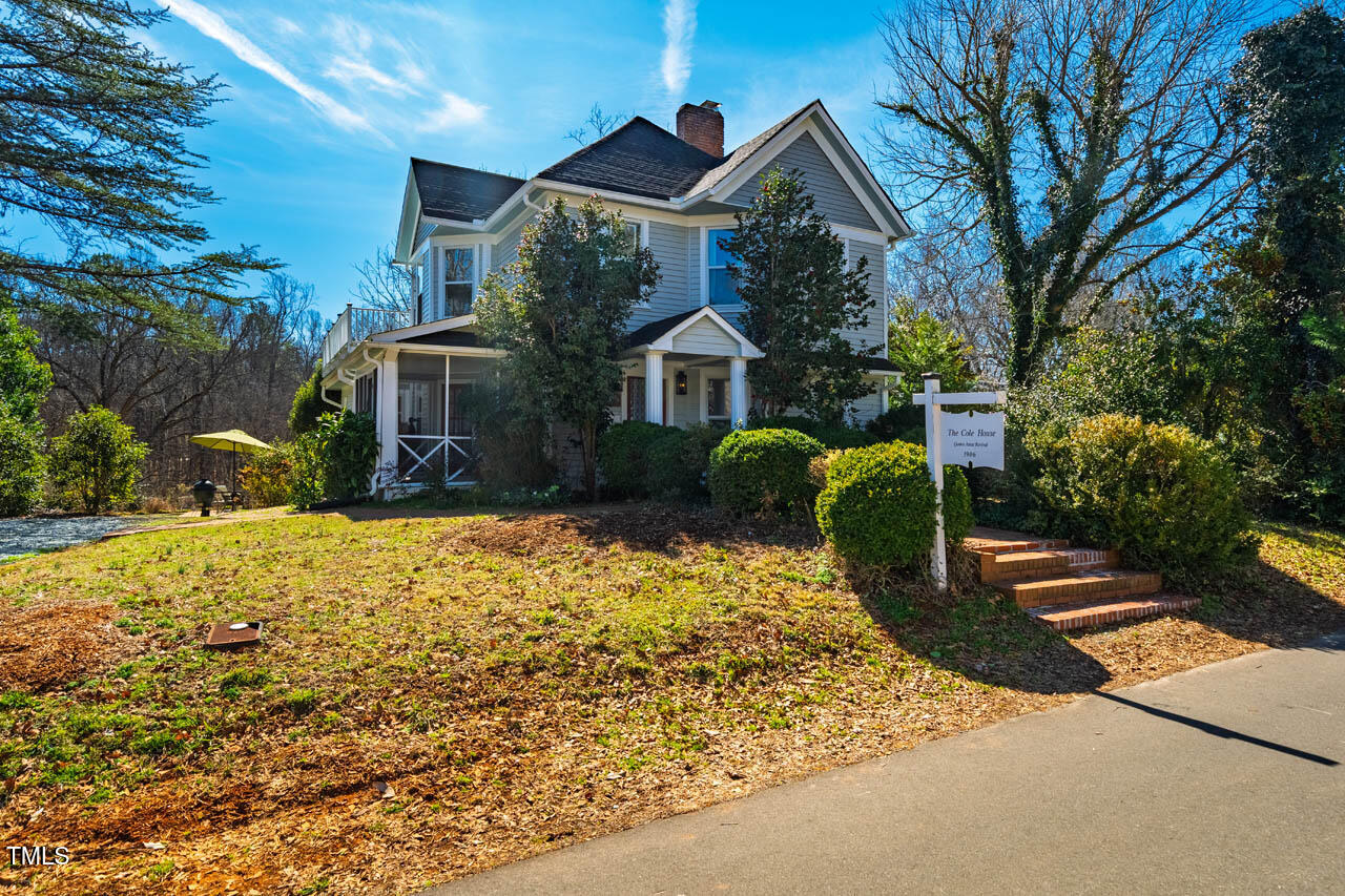 319 W Margaret Lane