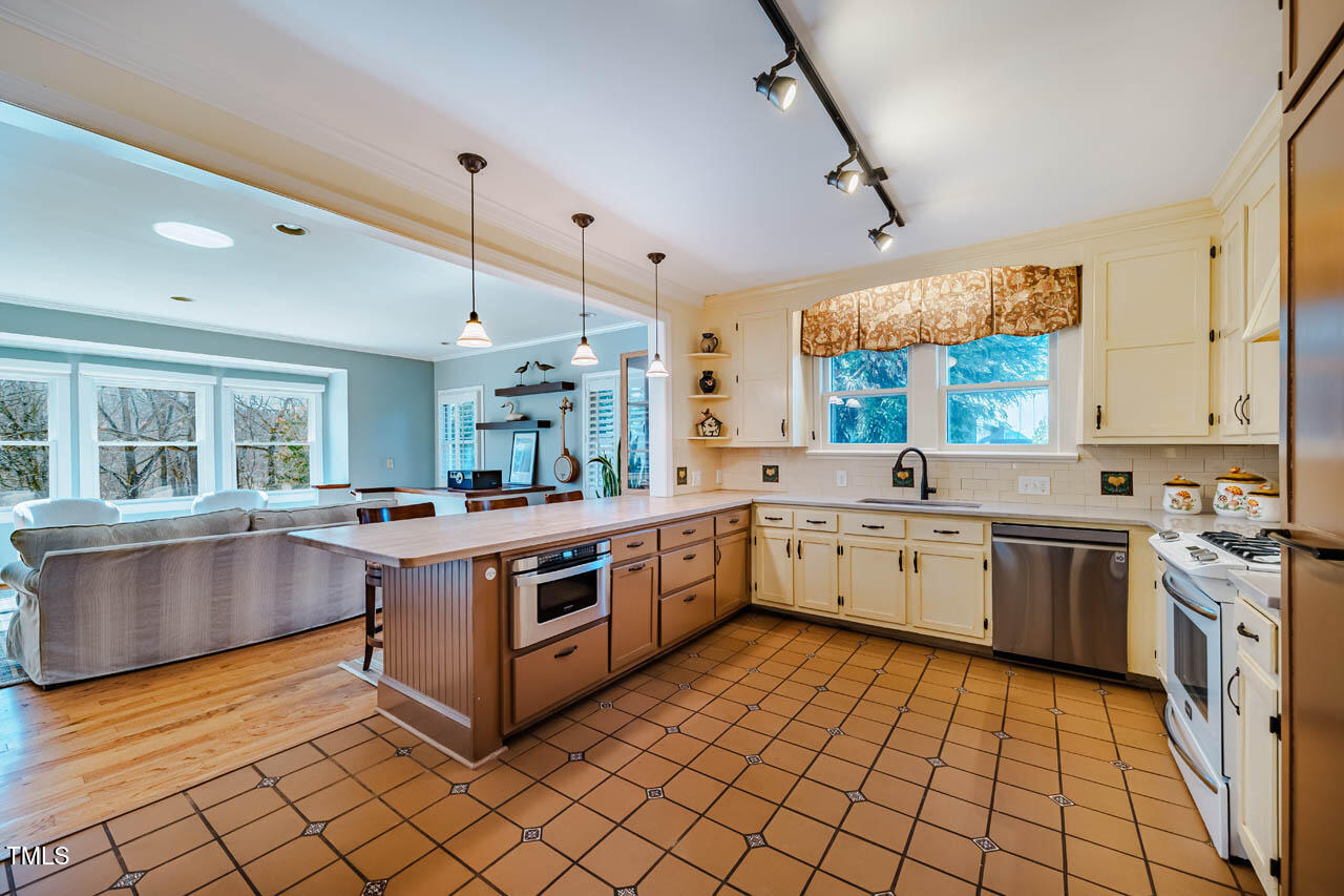 319 W Margaret Lane