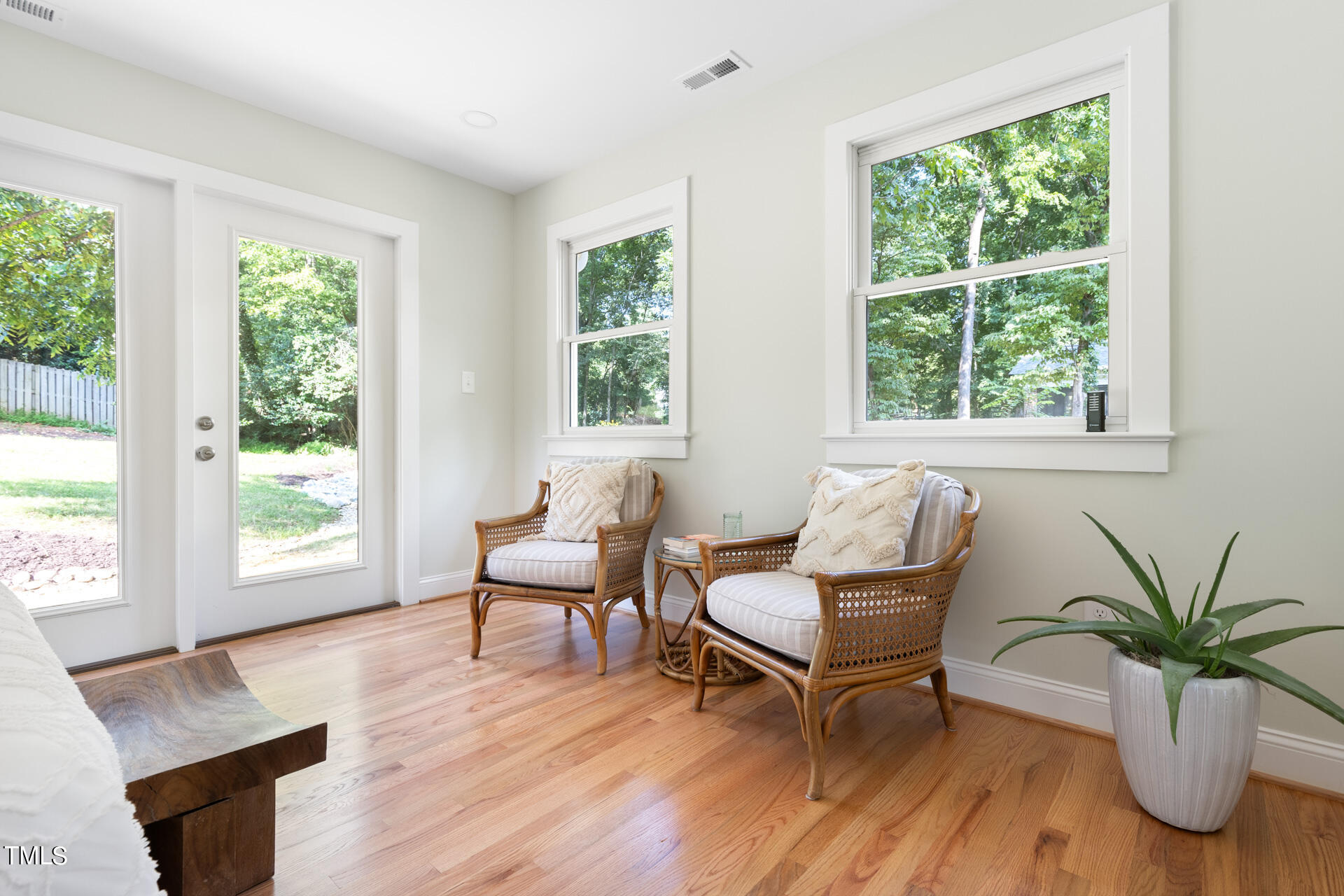 122 W Union Street