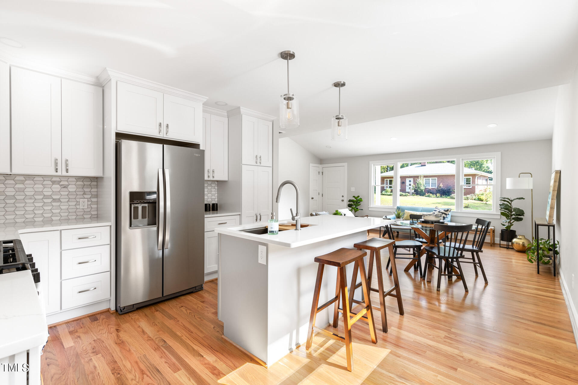 122 W Union Street