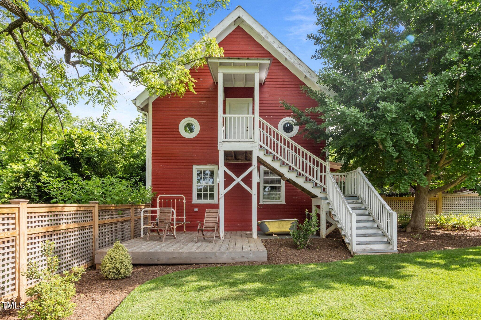 109 N Hassel Street