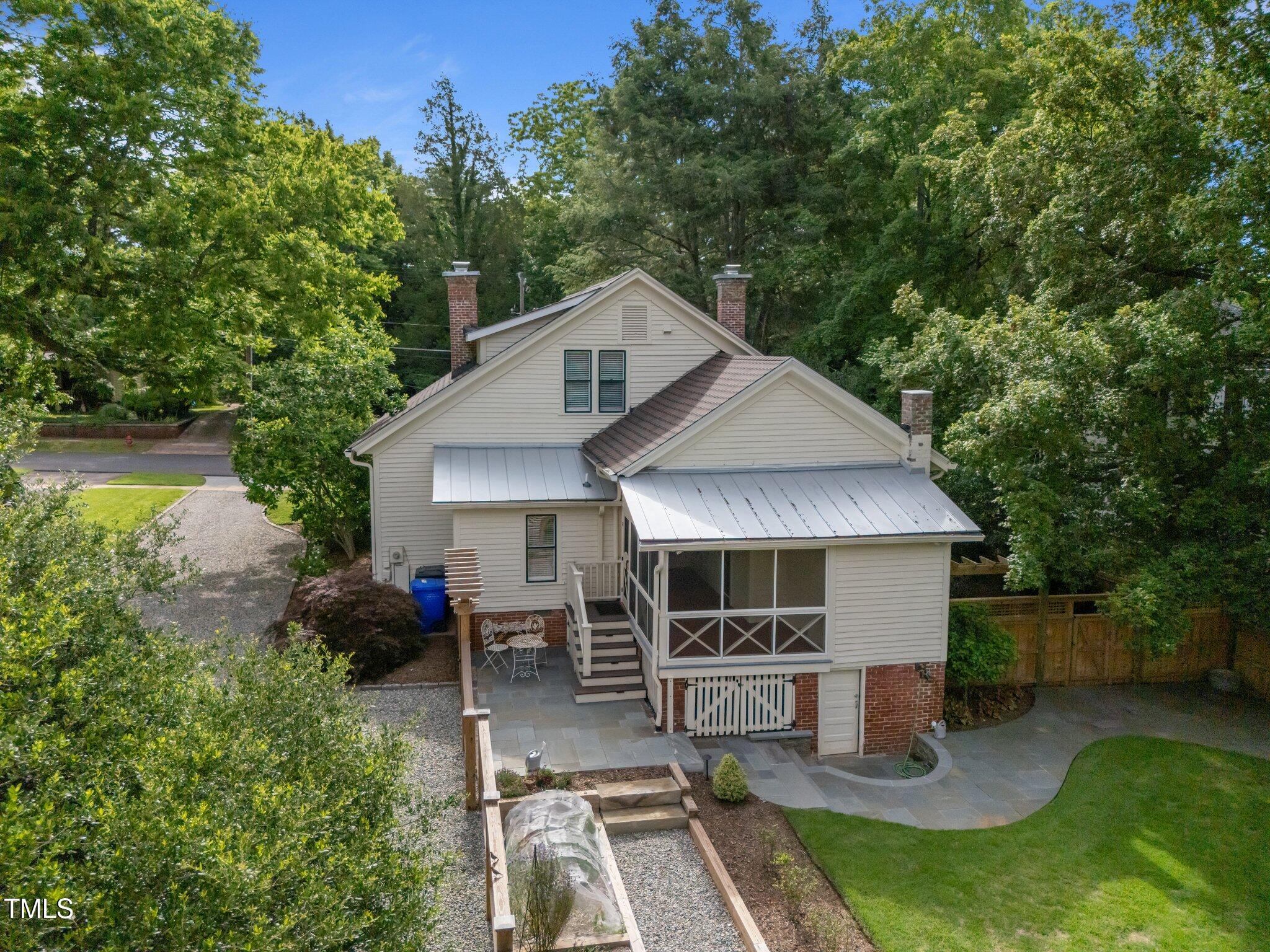 109 N Hassel Street