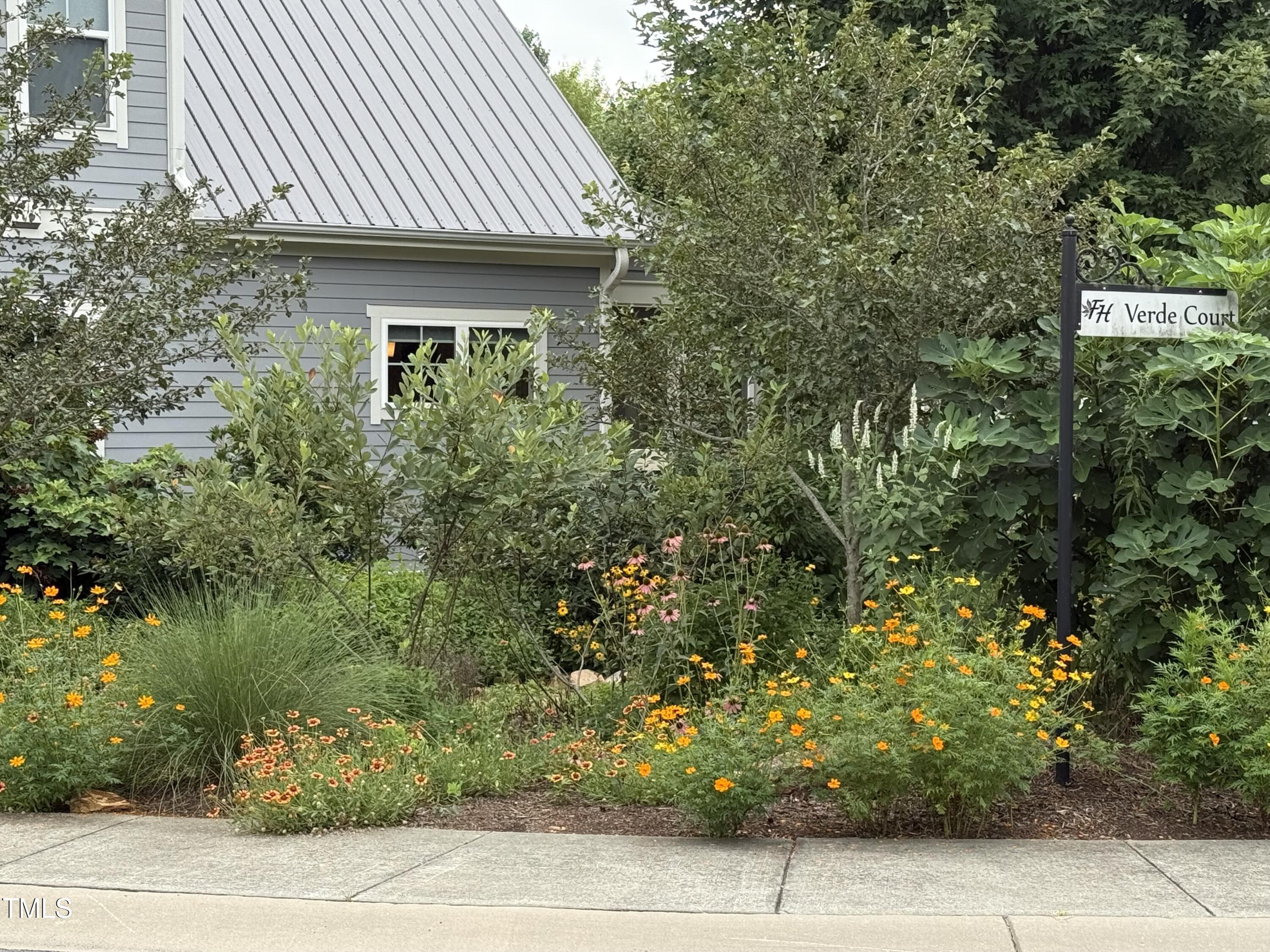 102 Fiori Hill Drive S, Hillsborough