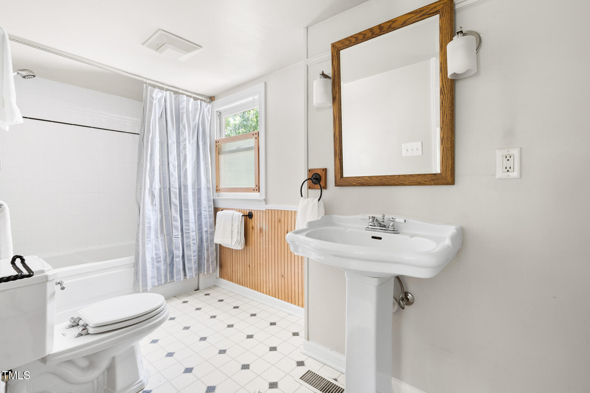 215 N Occoneechee Street