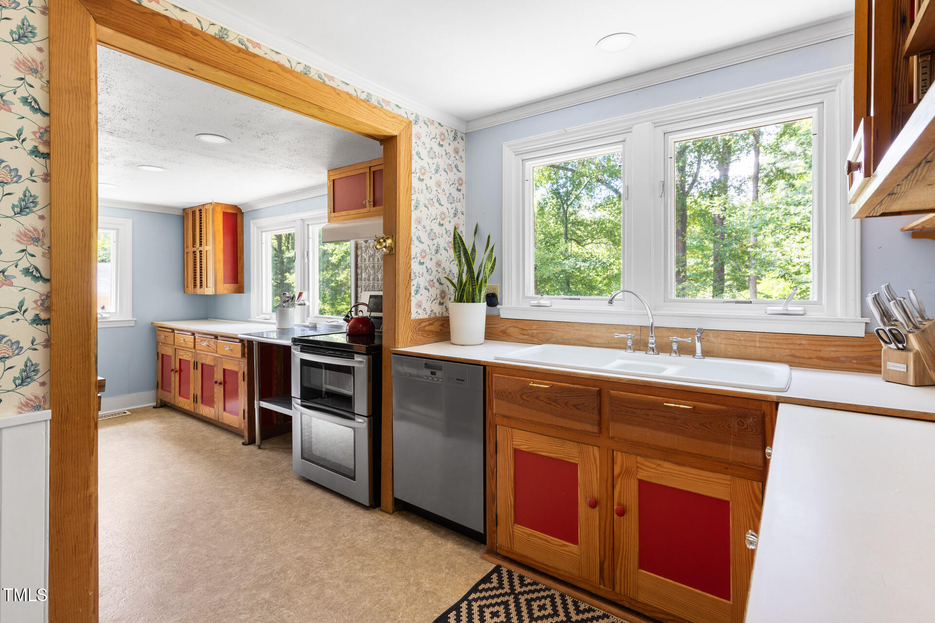 215 N Occoneechee Street