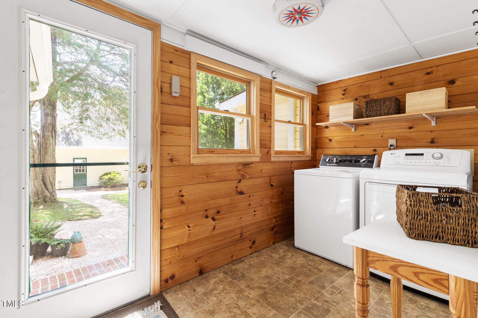 215 N Occoneechee Street