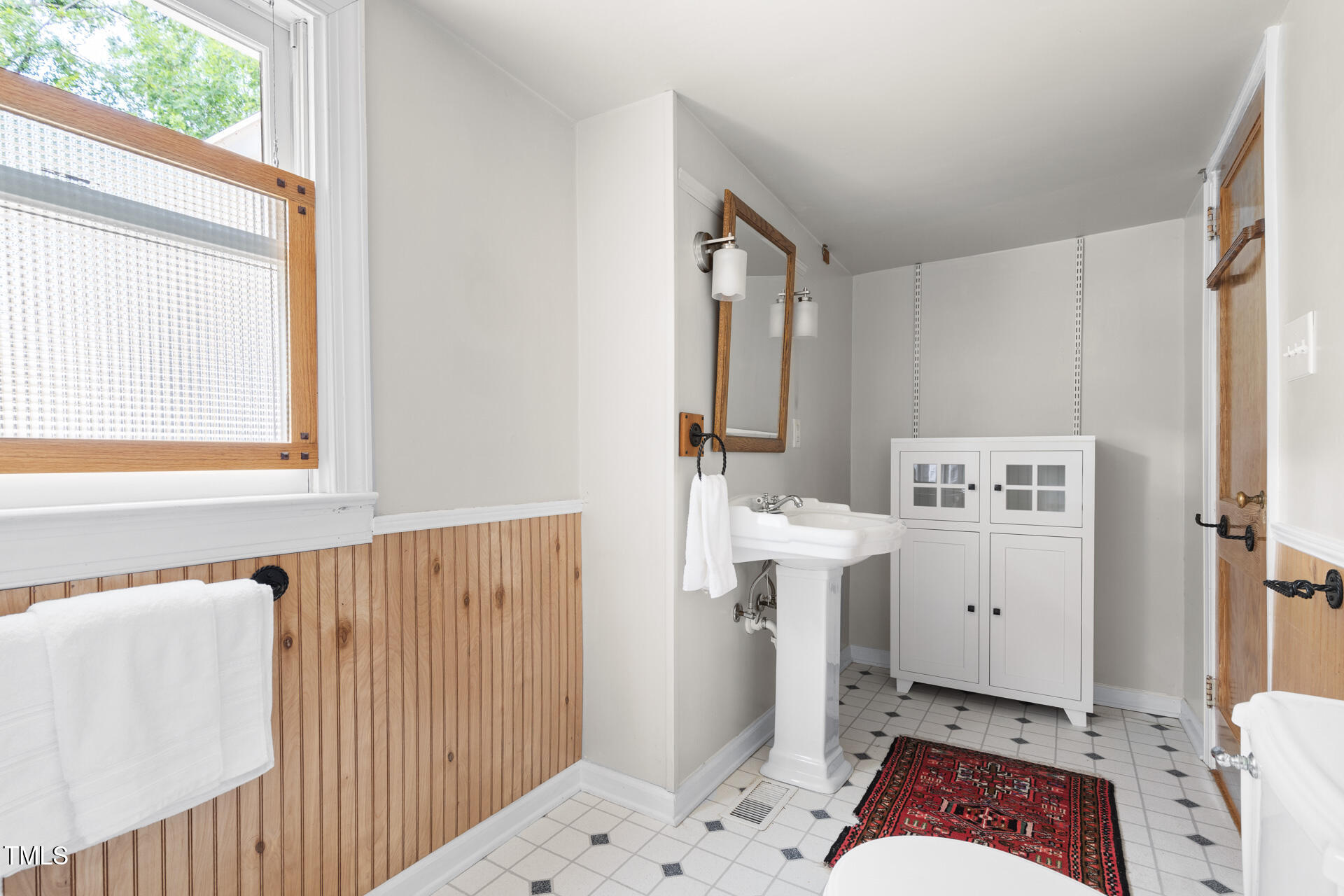 215 N Occoneechee Street