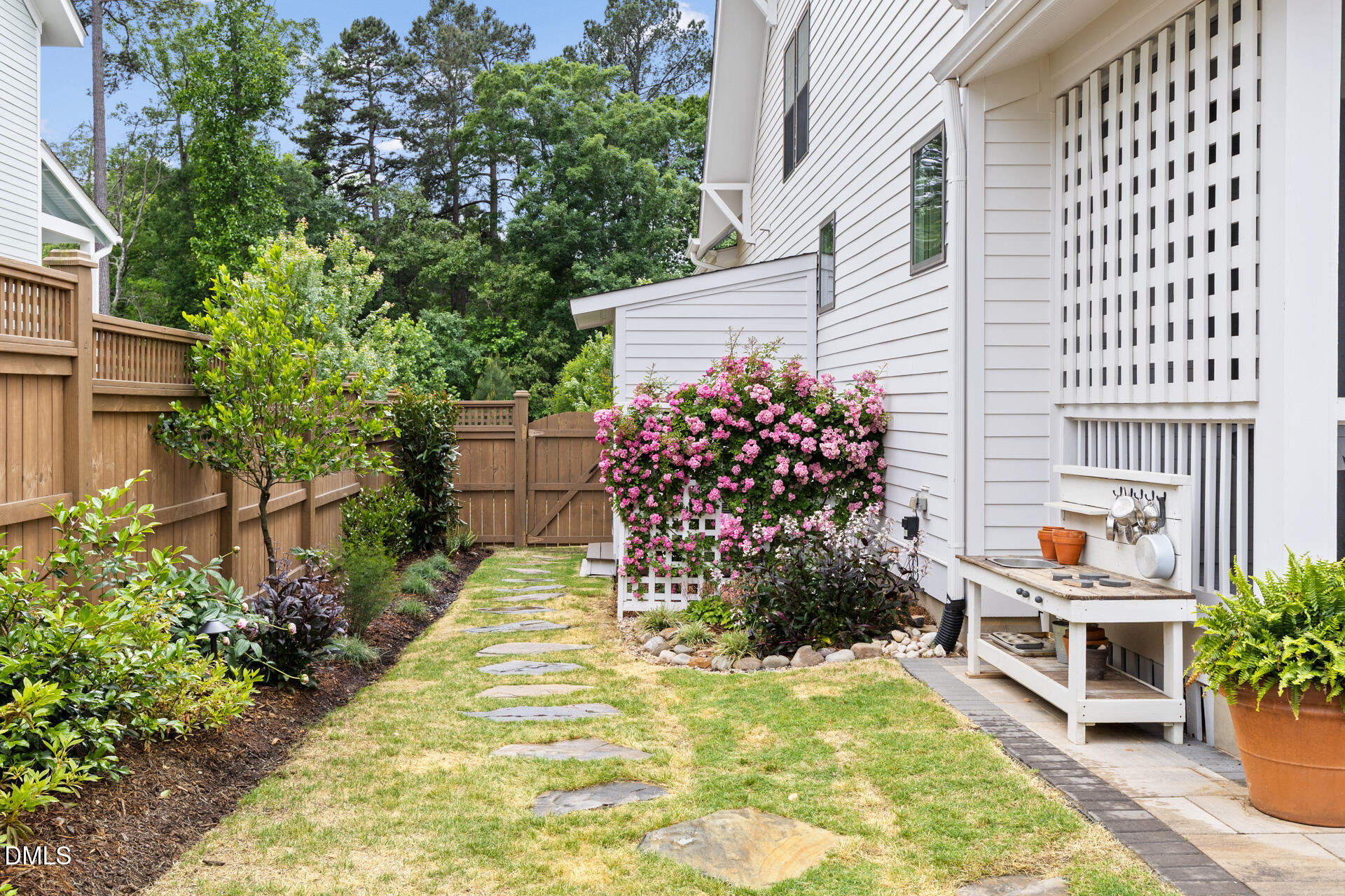 271 Ellsworth Manor Drive