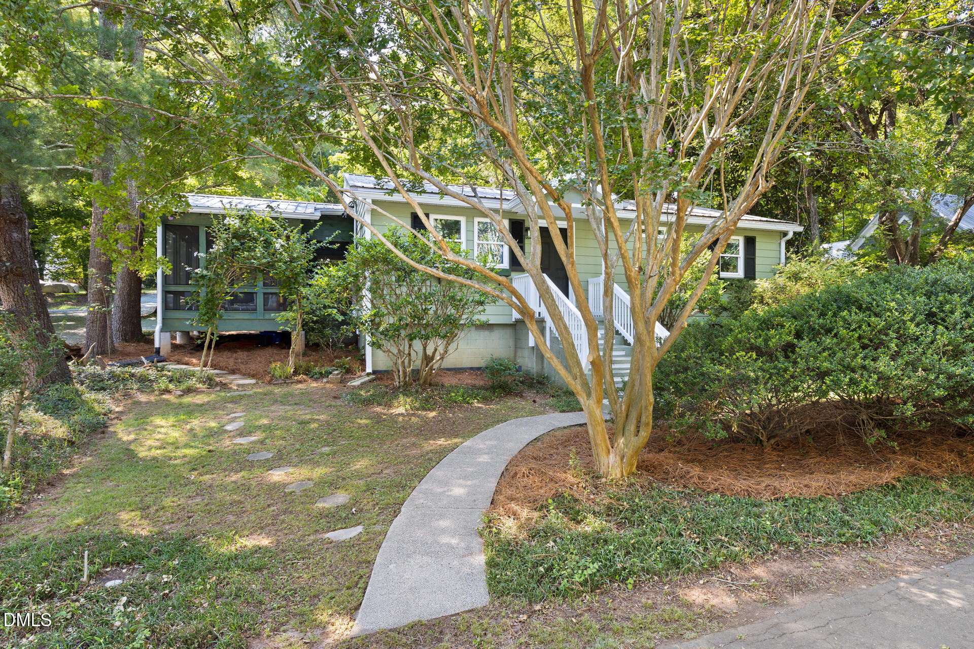 107 N Hillsborough Avenue