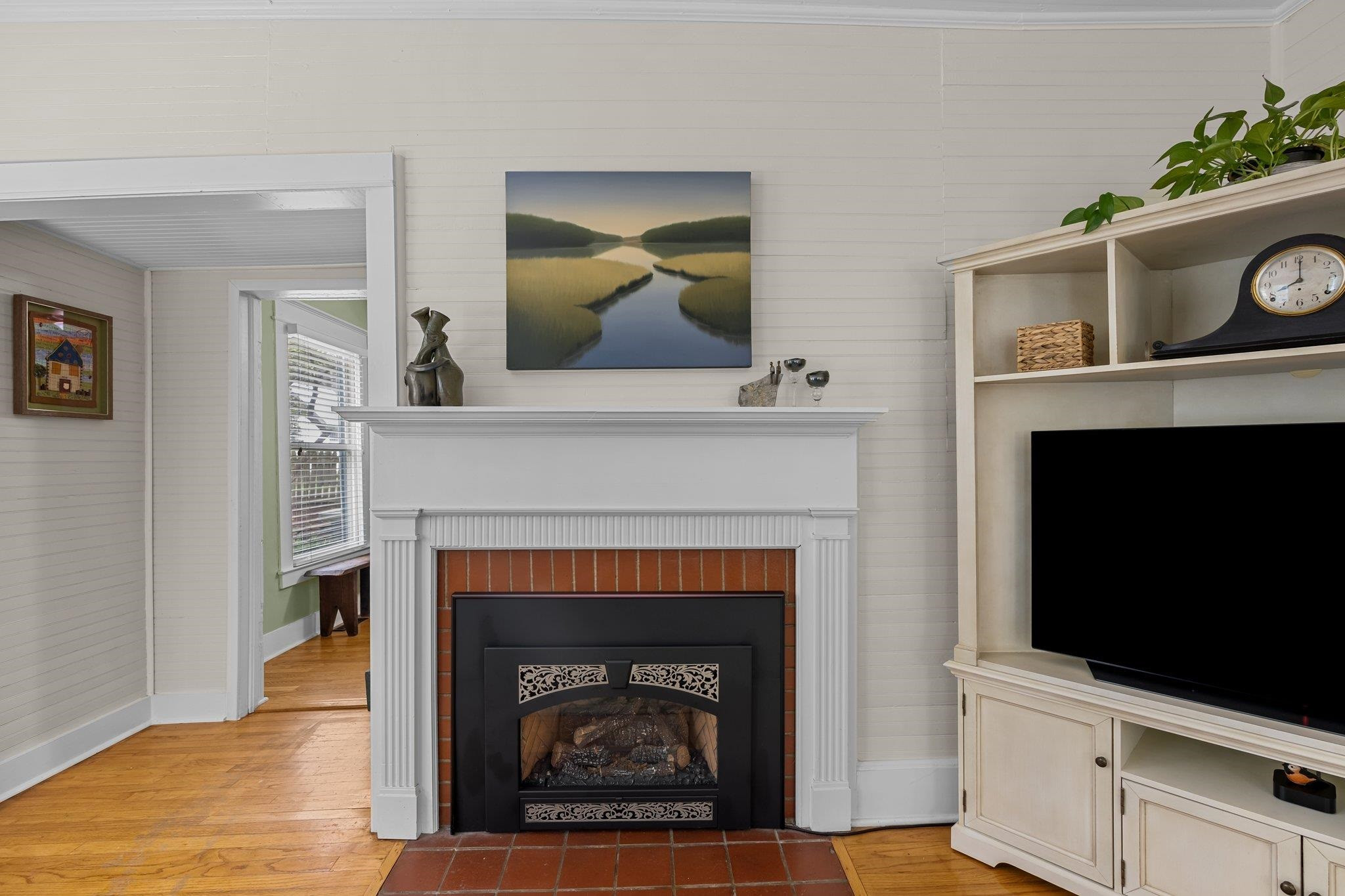 404 W Queen Street