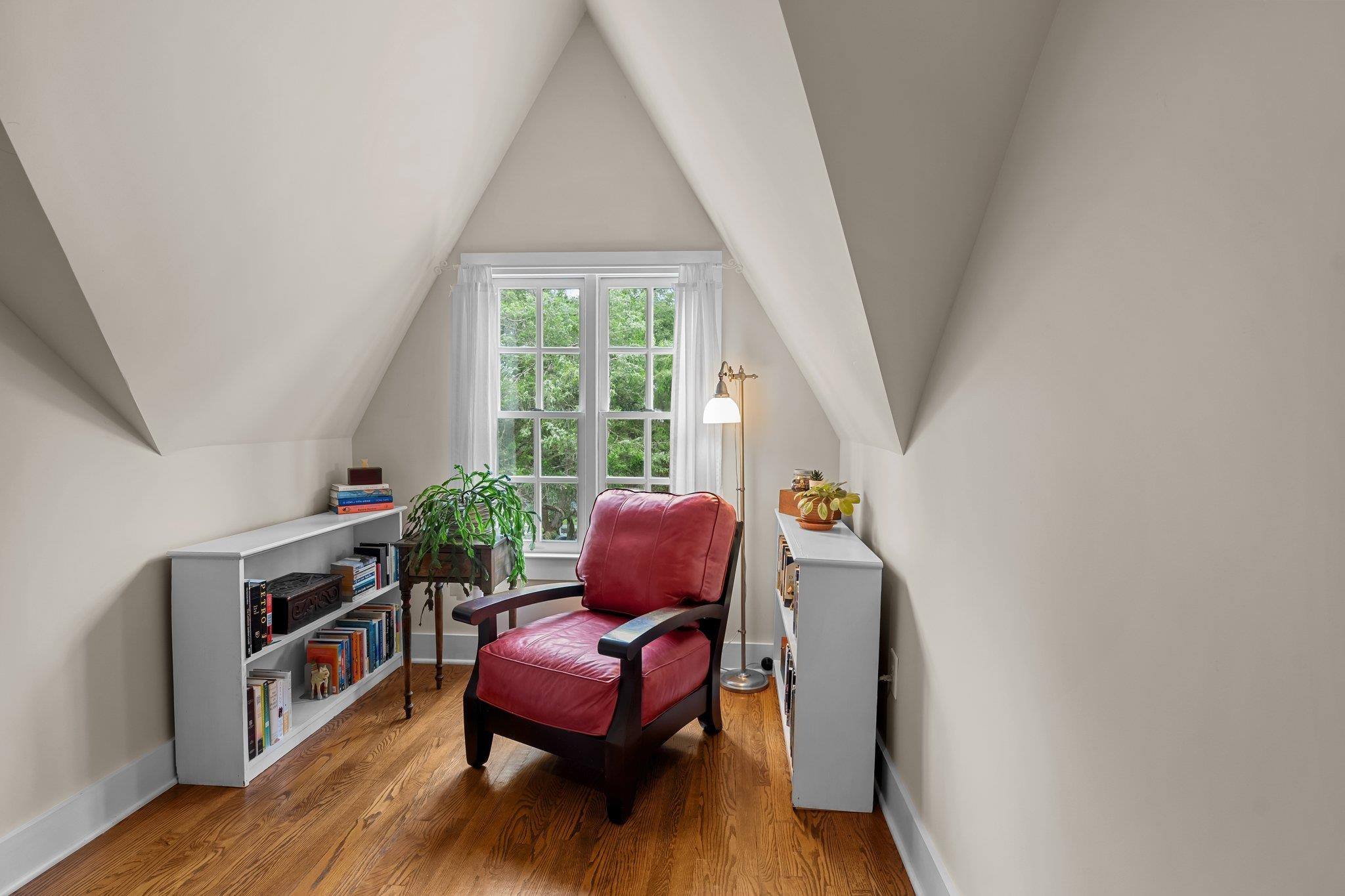 404 W Queen Street