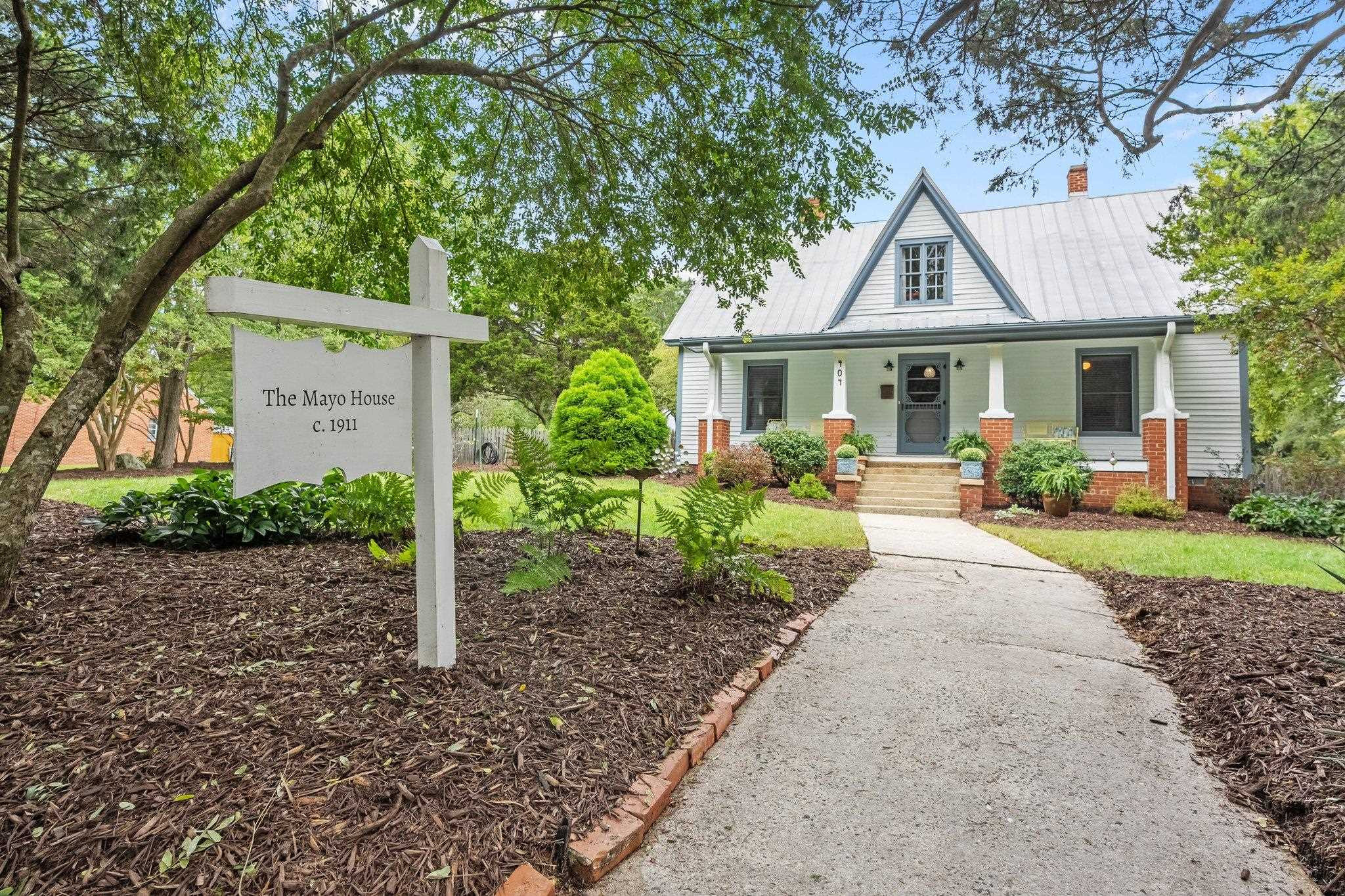 404 W Queen Street