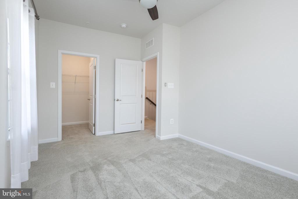 2938 HEBRON LANE
