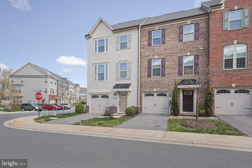 2938 HEBRON LANE