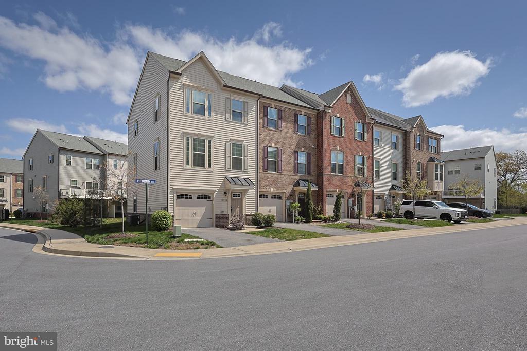 2938 HEBRON LANE