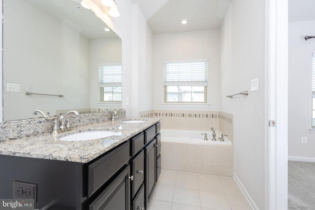 2938 HEBRON LANE
